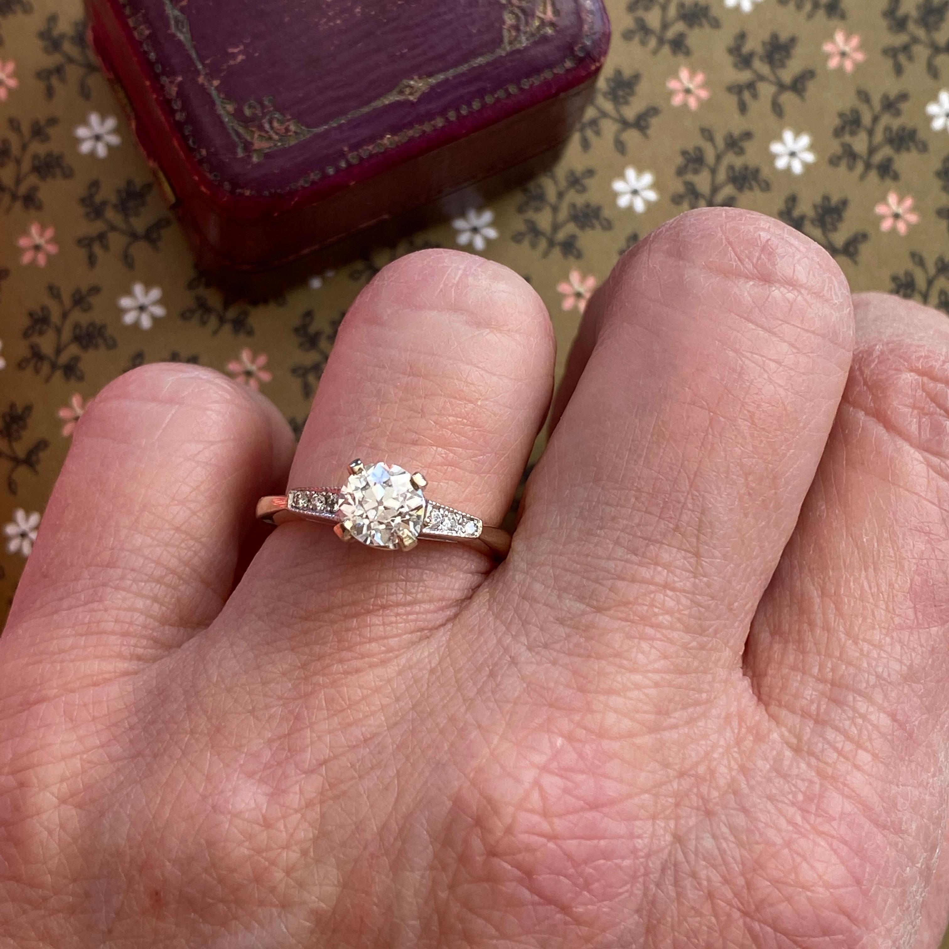 Vieille bague de fiançailles des années 1940 avec un diamant de 0,84ct en 18K Excellent état - En vente à Scotts Valley, CA