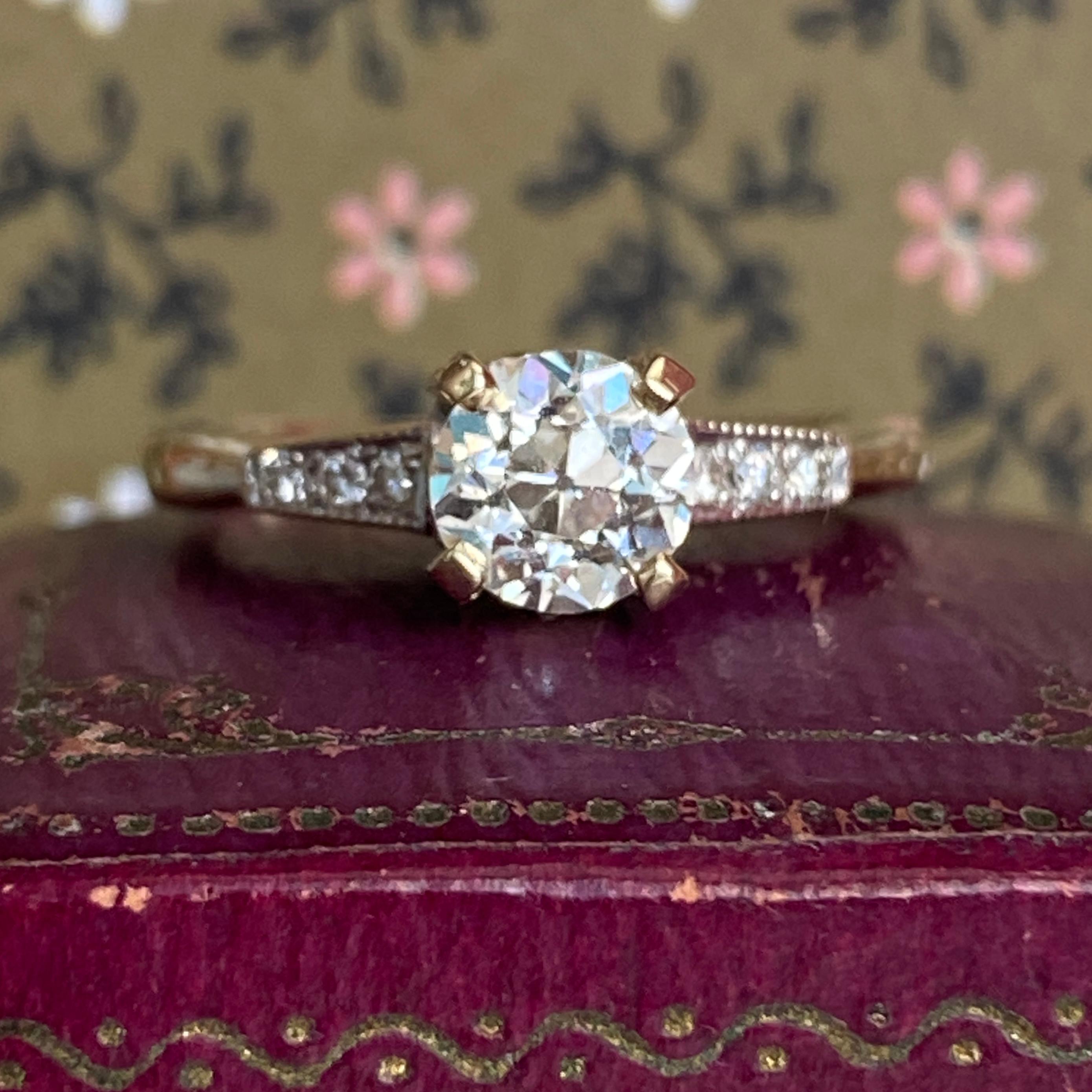 Vieille bague de fiançailles des années 1940 avec un diamant de 0,84ct en 18K Pour femmes en vente