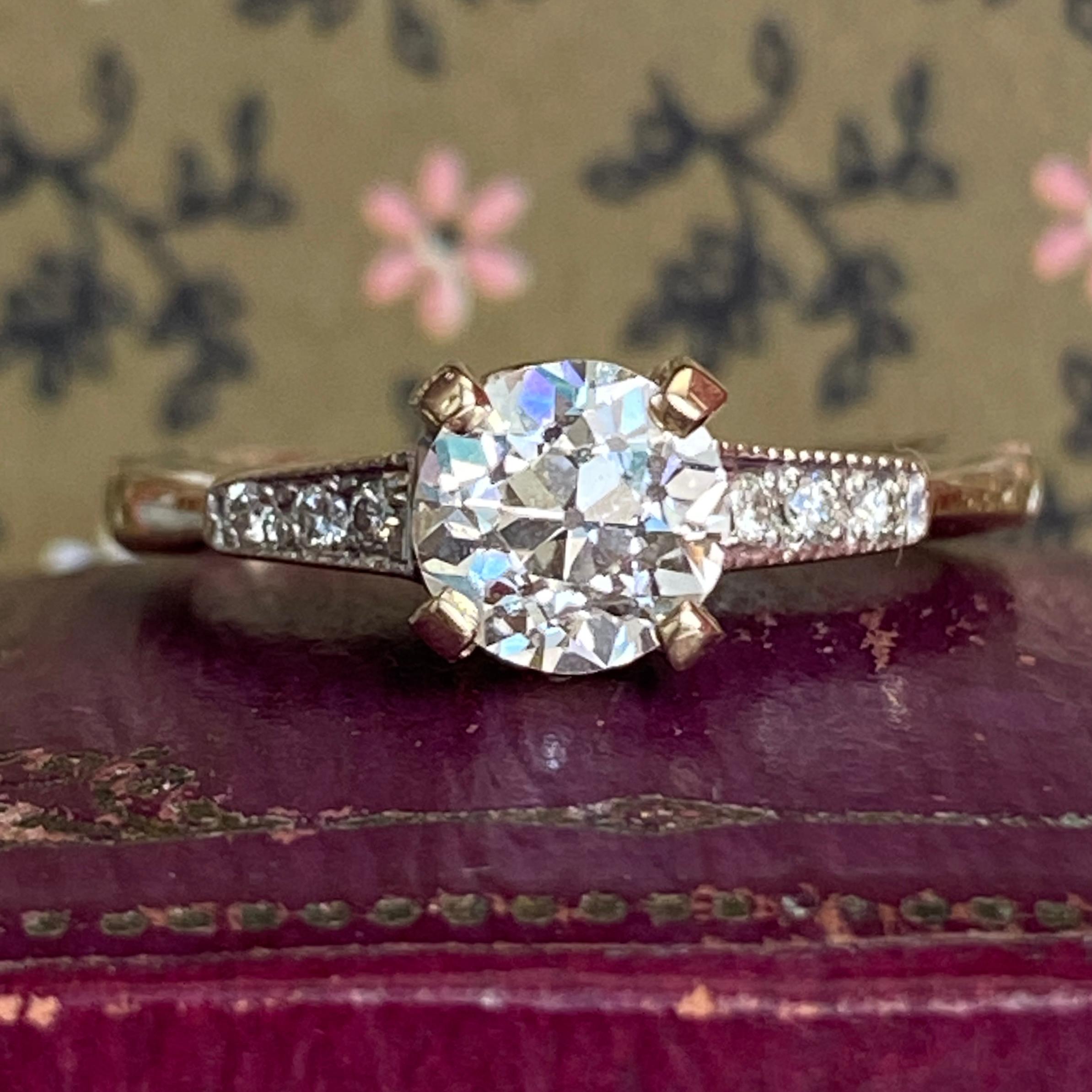 Vieille bague de fiançailles des années 1940 avec un diamant de 0,84ct en 18K en vente 1