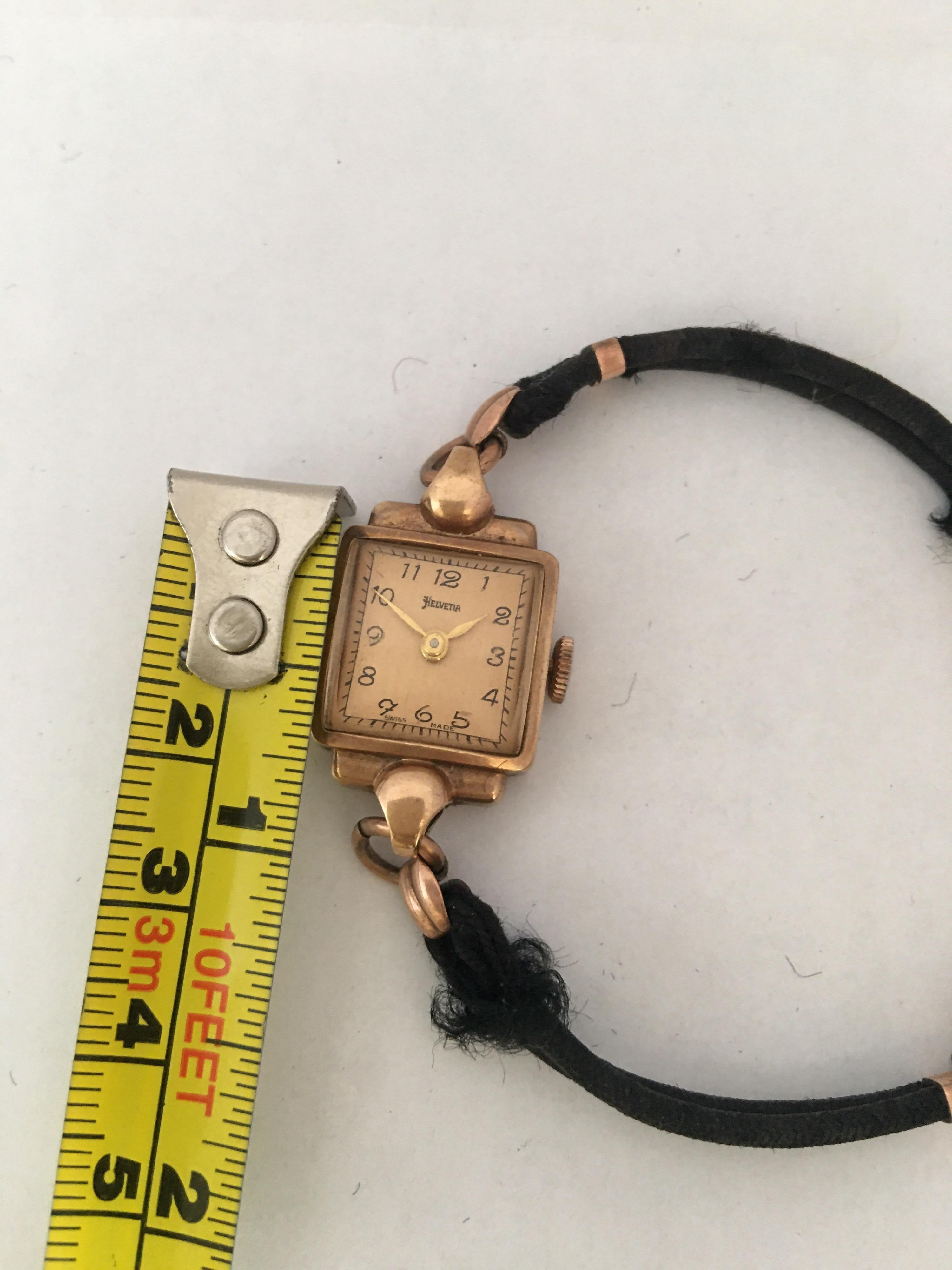 Vintage 1940s 9 Karat Gold Helvetia Square Ladies Mechanical Watch For Sale 3