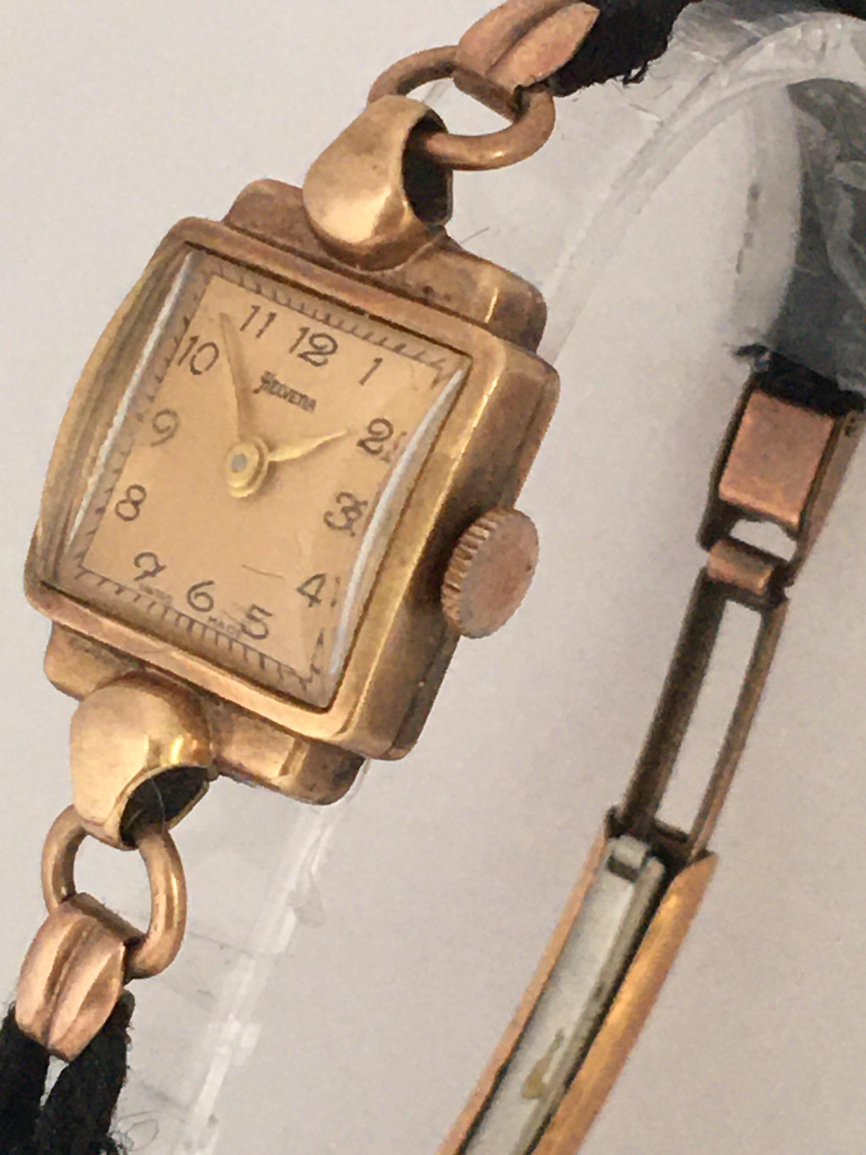 Vintage 1940s 9 Karat Gold Helvetia Square Ladies Mechanical Watch For Sale 8