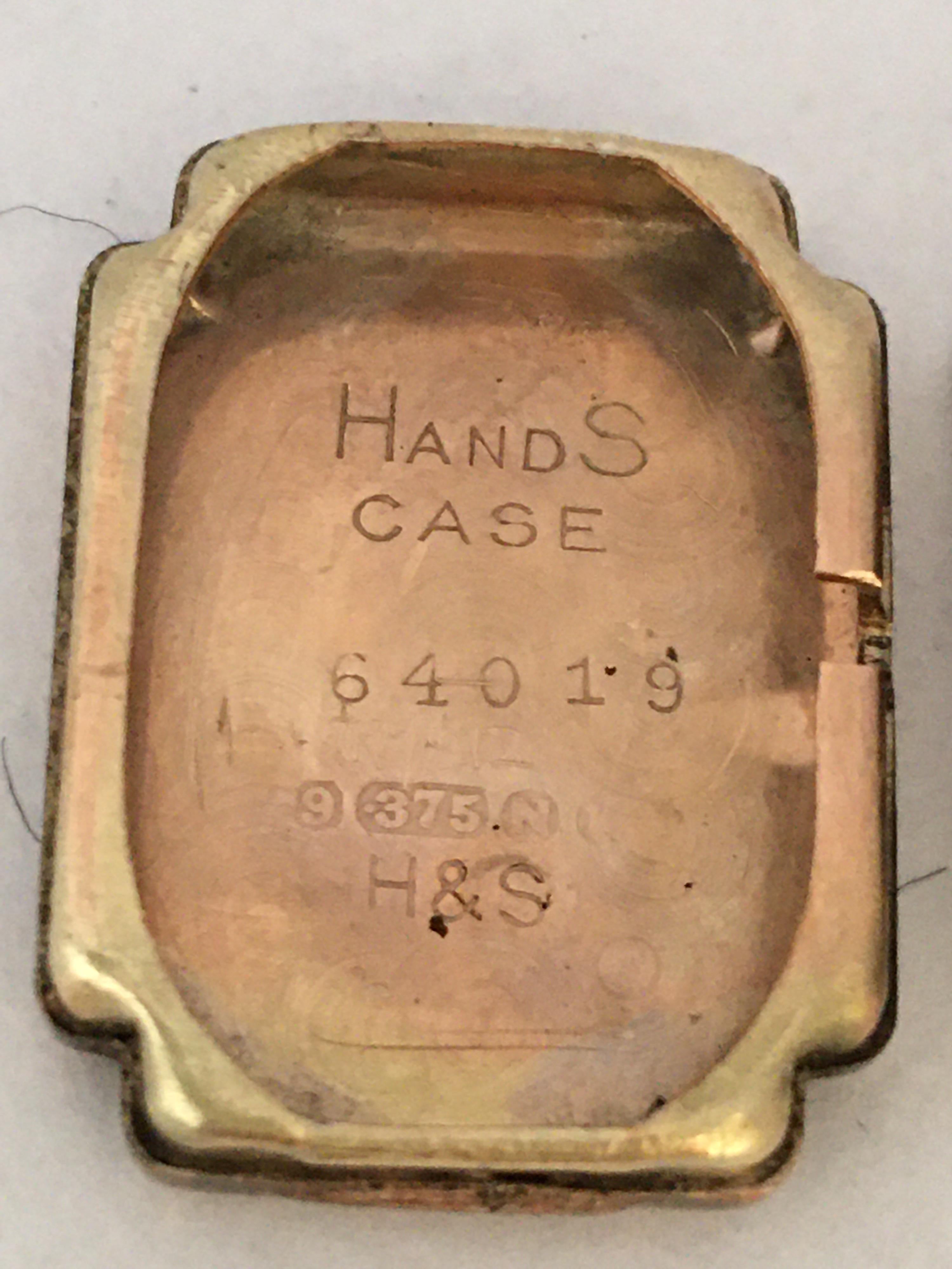 Vintage 1940s 9 Karat Gold Helvetia Square Ladies Mechanical Watch For Sale 2