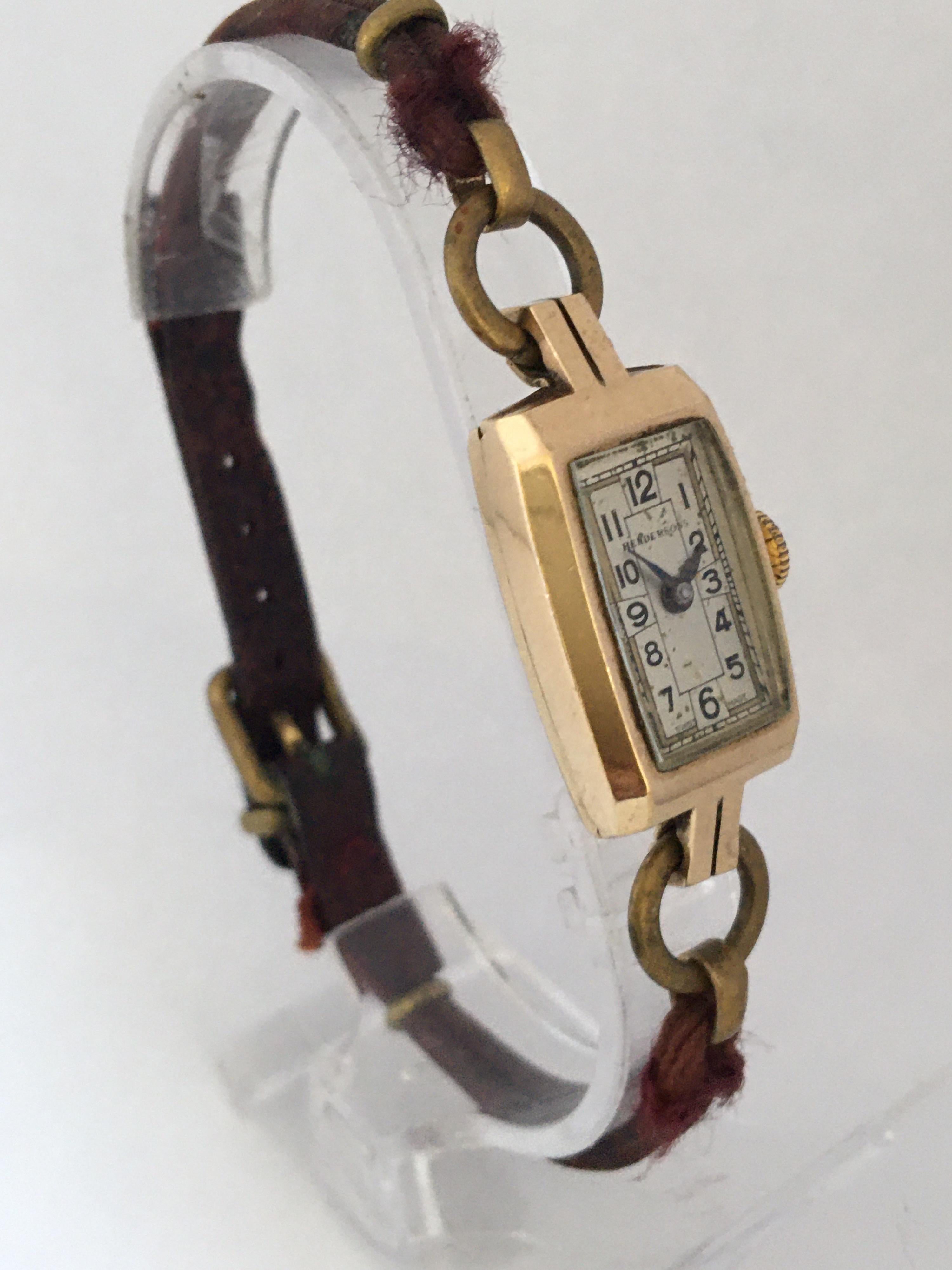Vintage 1940s 9 Karat Gold Ladies “Hendersons” Swiss Mechanical Watch In Good Condition For Sale In Carlisle, GB