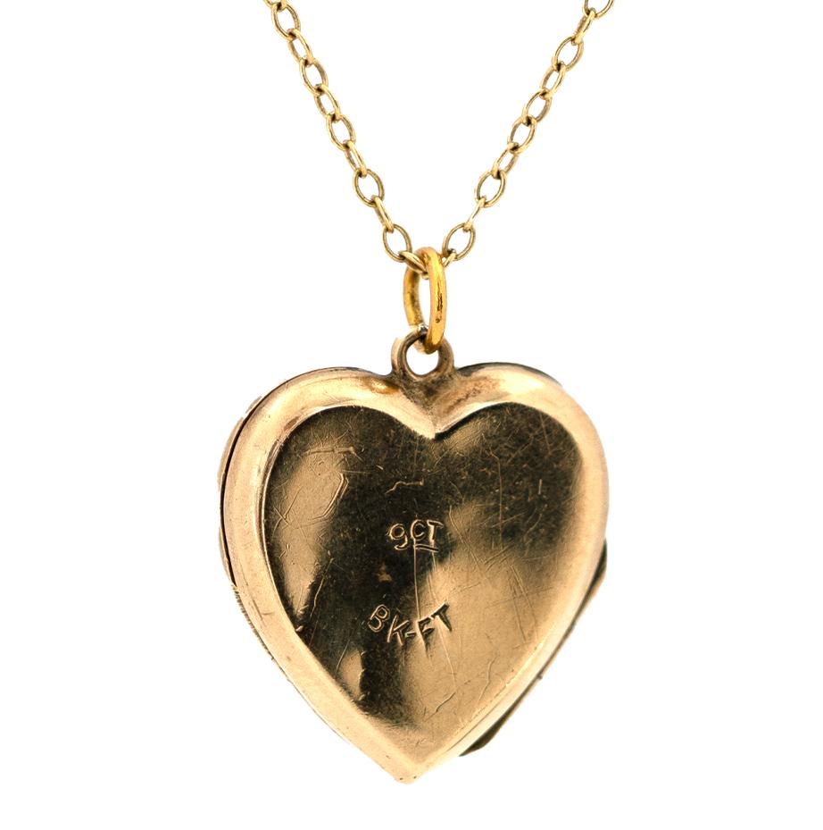 Vintage 1940s 9ct Gold Heart Locket Necklace In Good Condition For Sale In London, GB