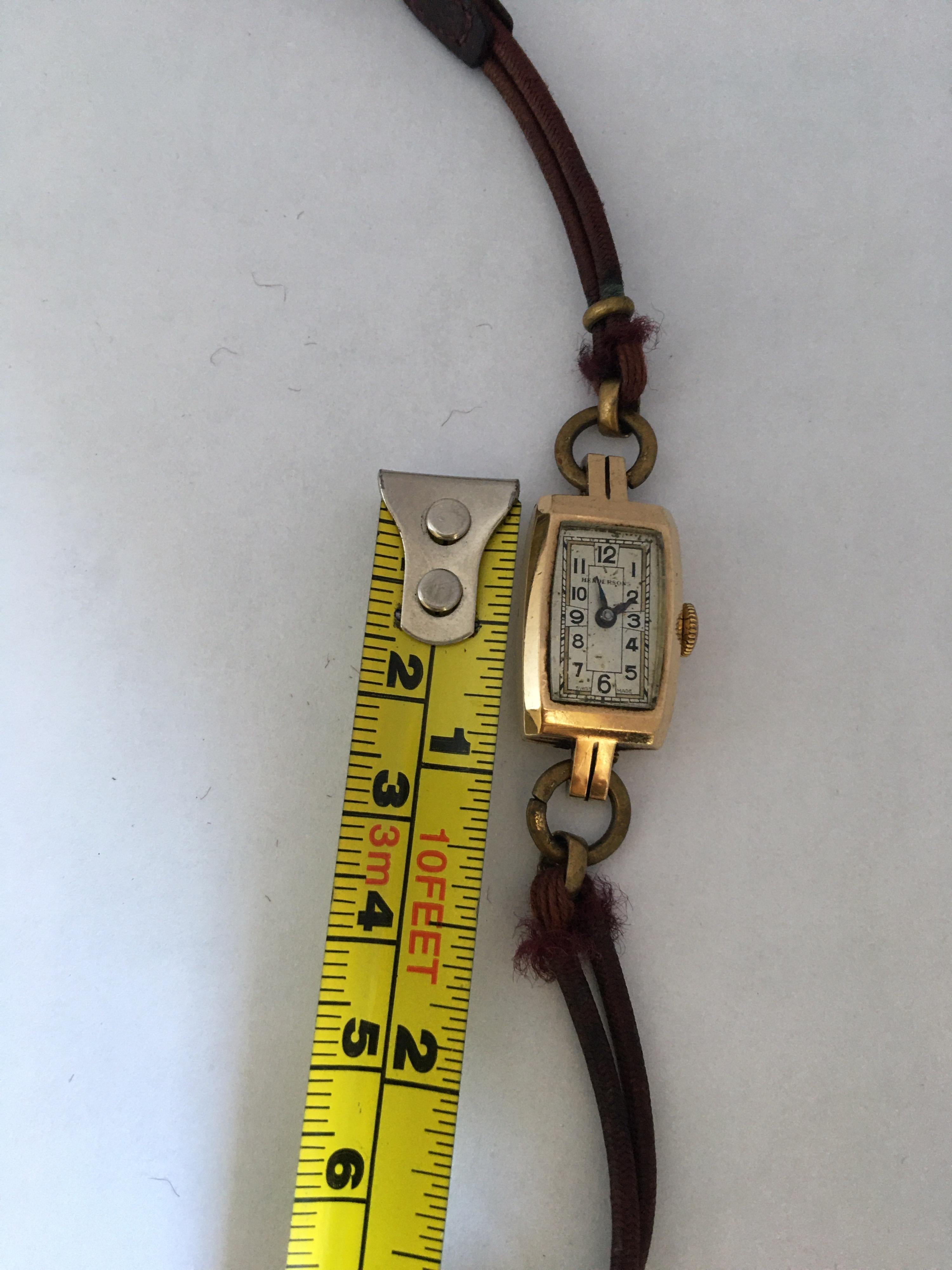 Vintage 1940s 9 Karat Gold Ladies “Hendersons” Swiss Mechanical Watch In Good Condition For Sale In Carlisle, GB