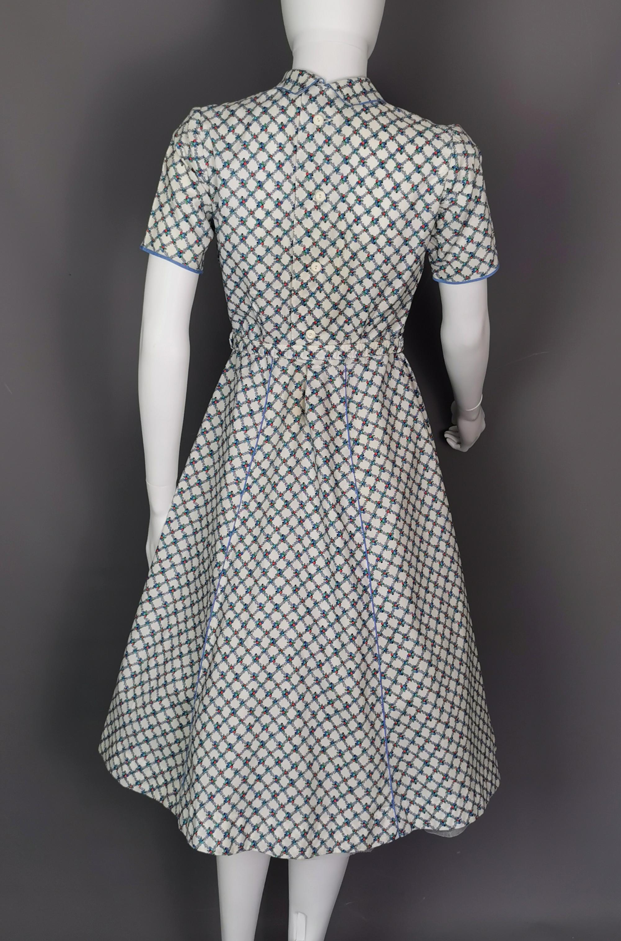 Vintage 1940s American pinafore style swing dress, fruit basket  1