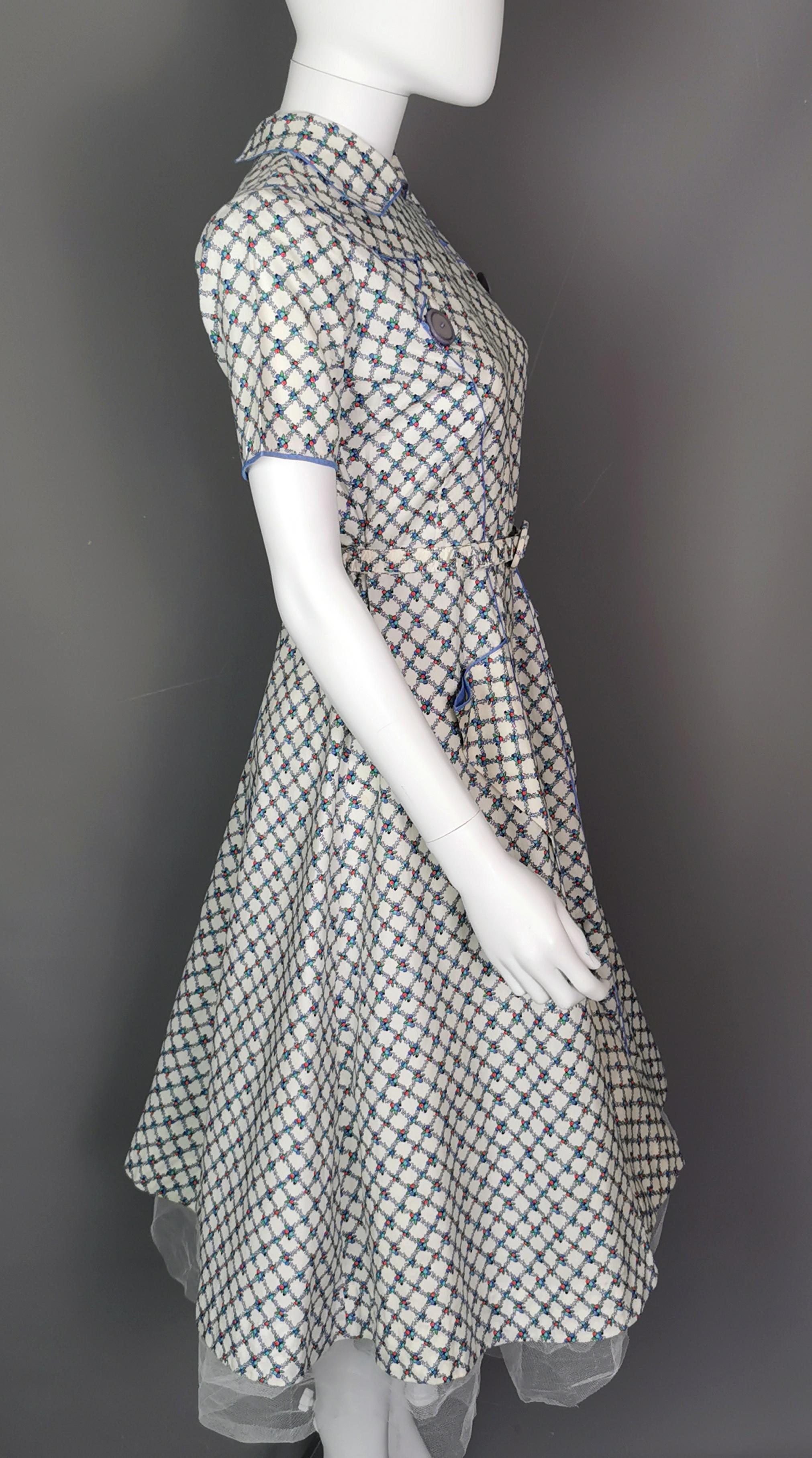 Vintage 1940s American pinafore style swing dress, fruit basket  3