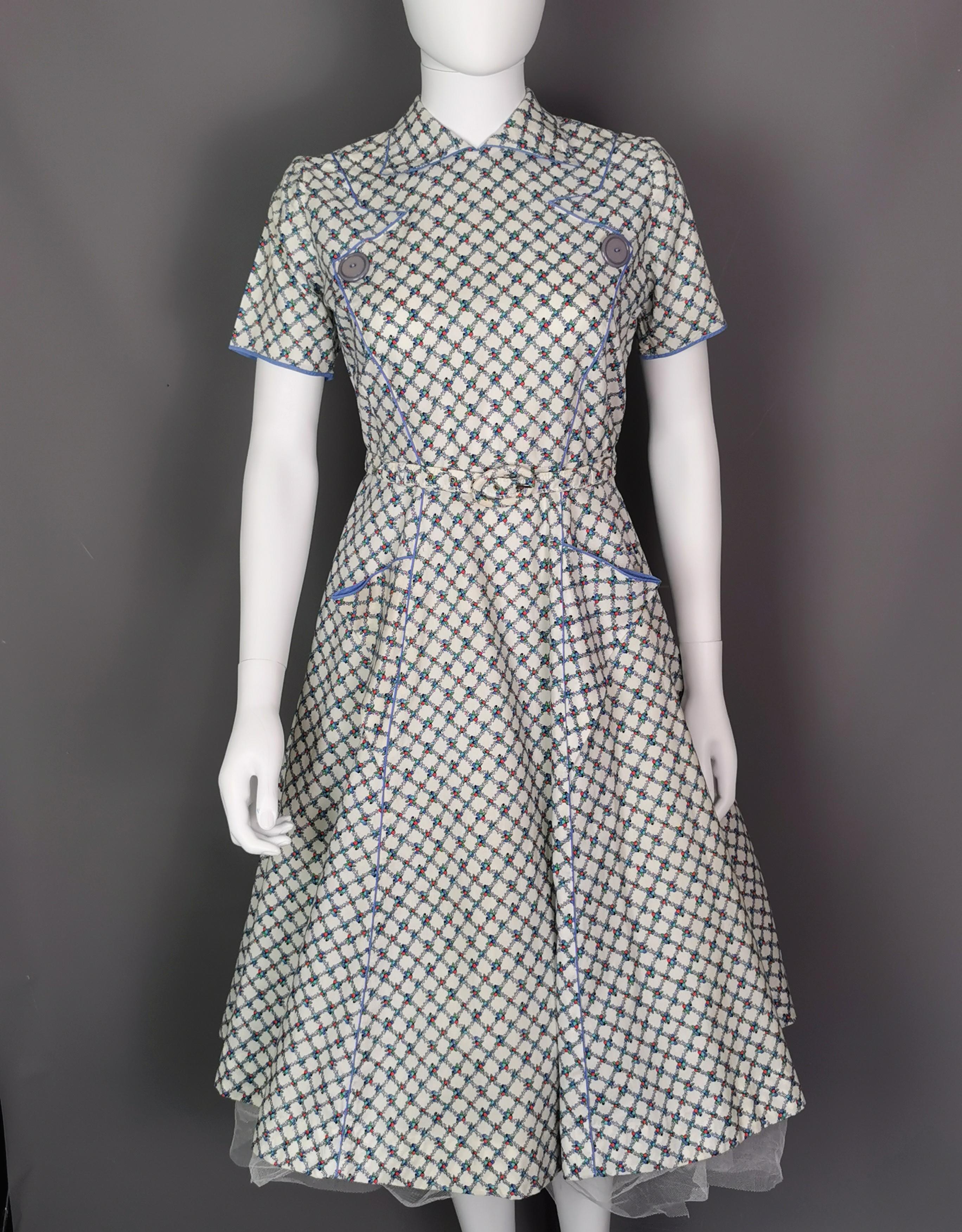Vintage 1940s American pinafore style swing dress, fruit basket  4