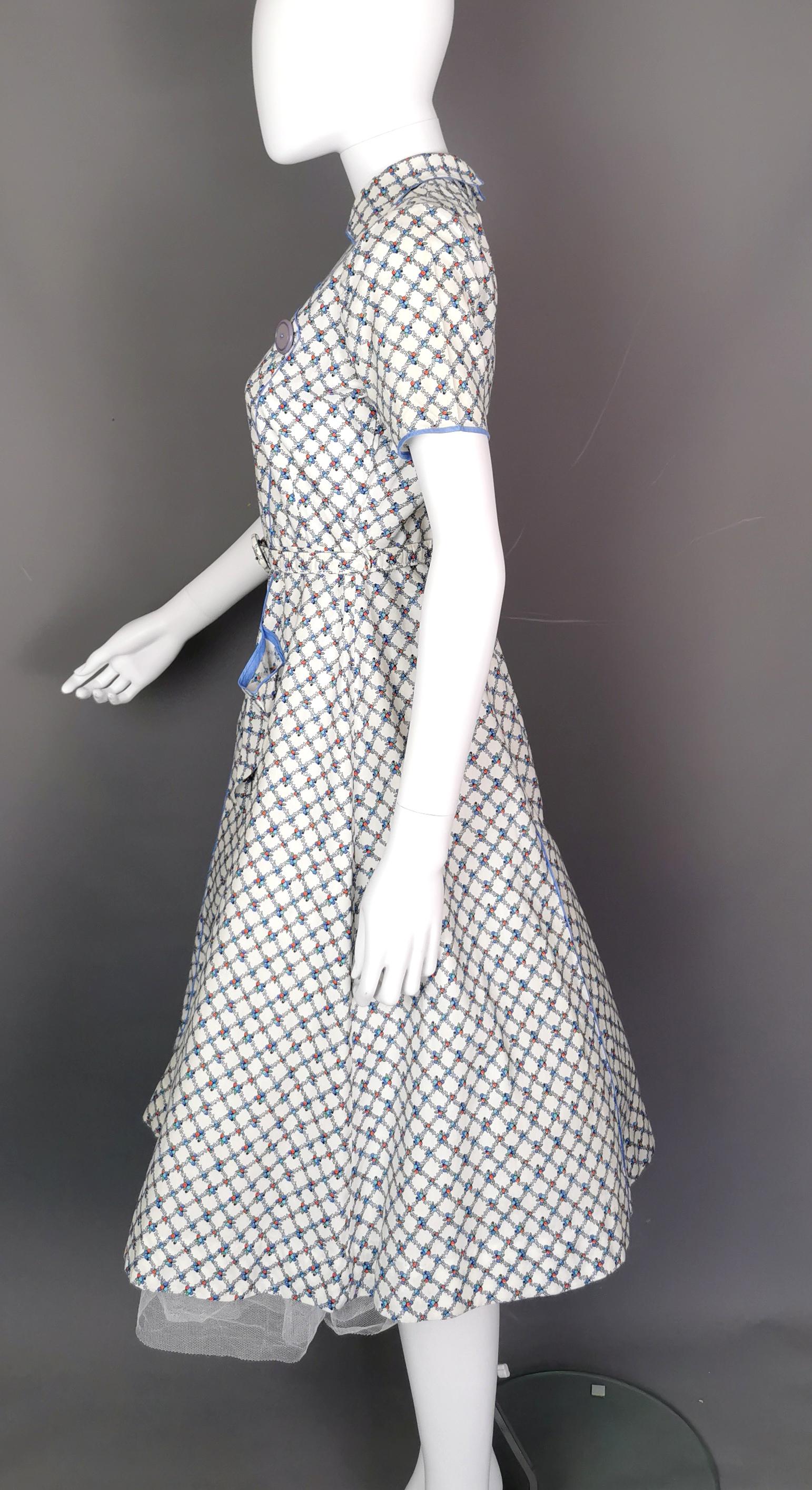 Vintage 1940s American pinafore style swing dress, fruit basket  5