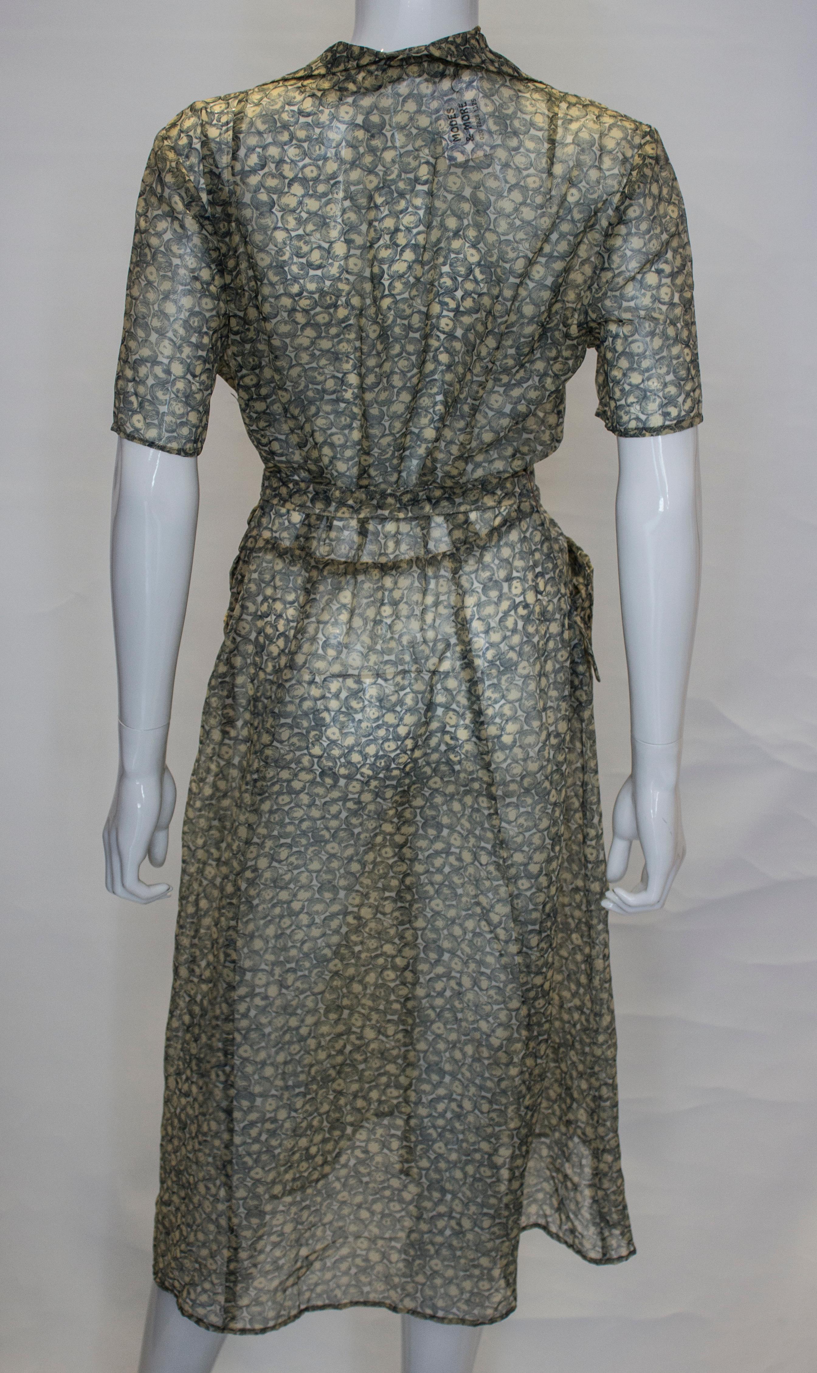 Vintage 1940s Apple Print Dress In Good Condition For Sale In London, GB