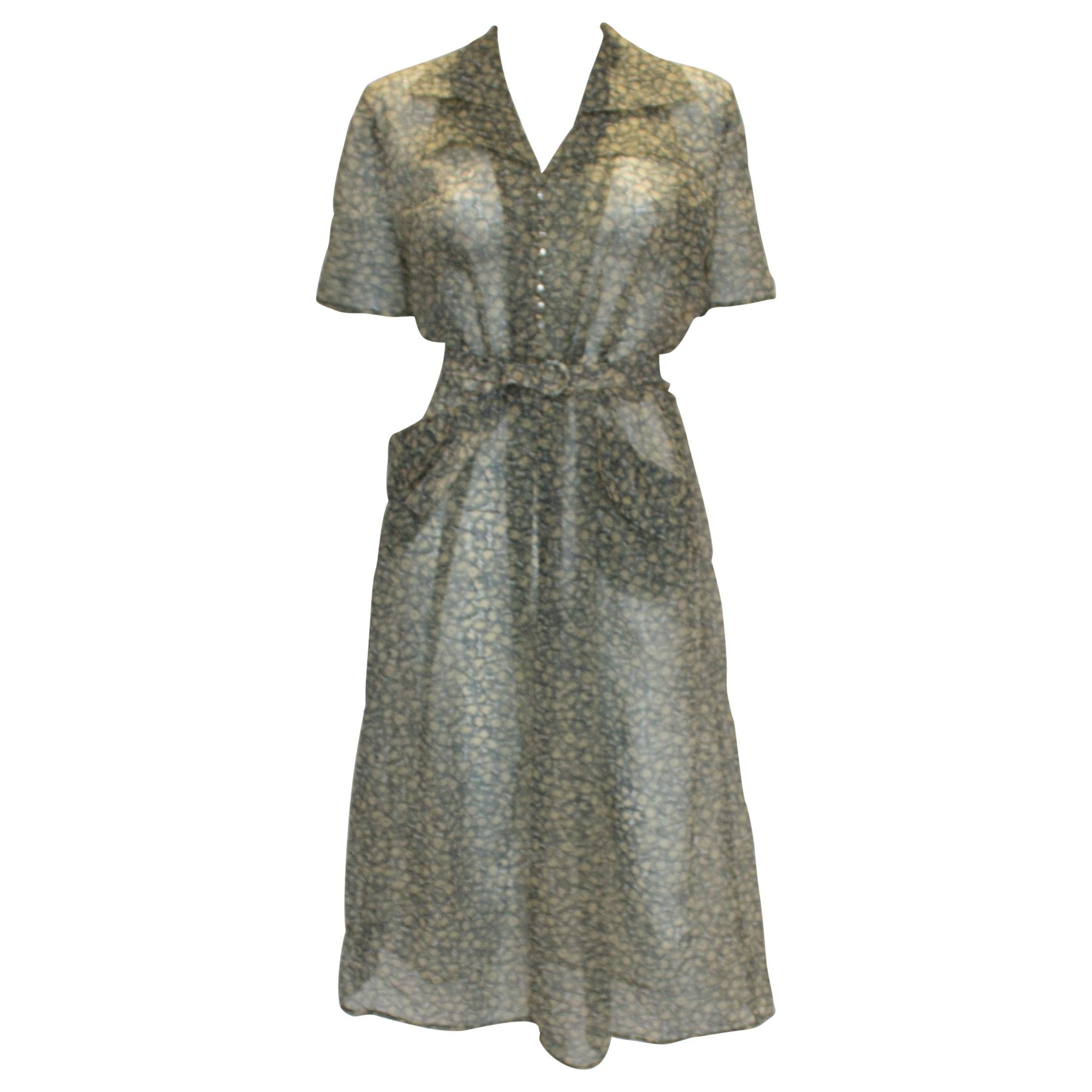 Vintage 1940s Apple Print Dress For Sale