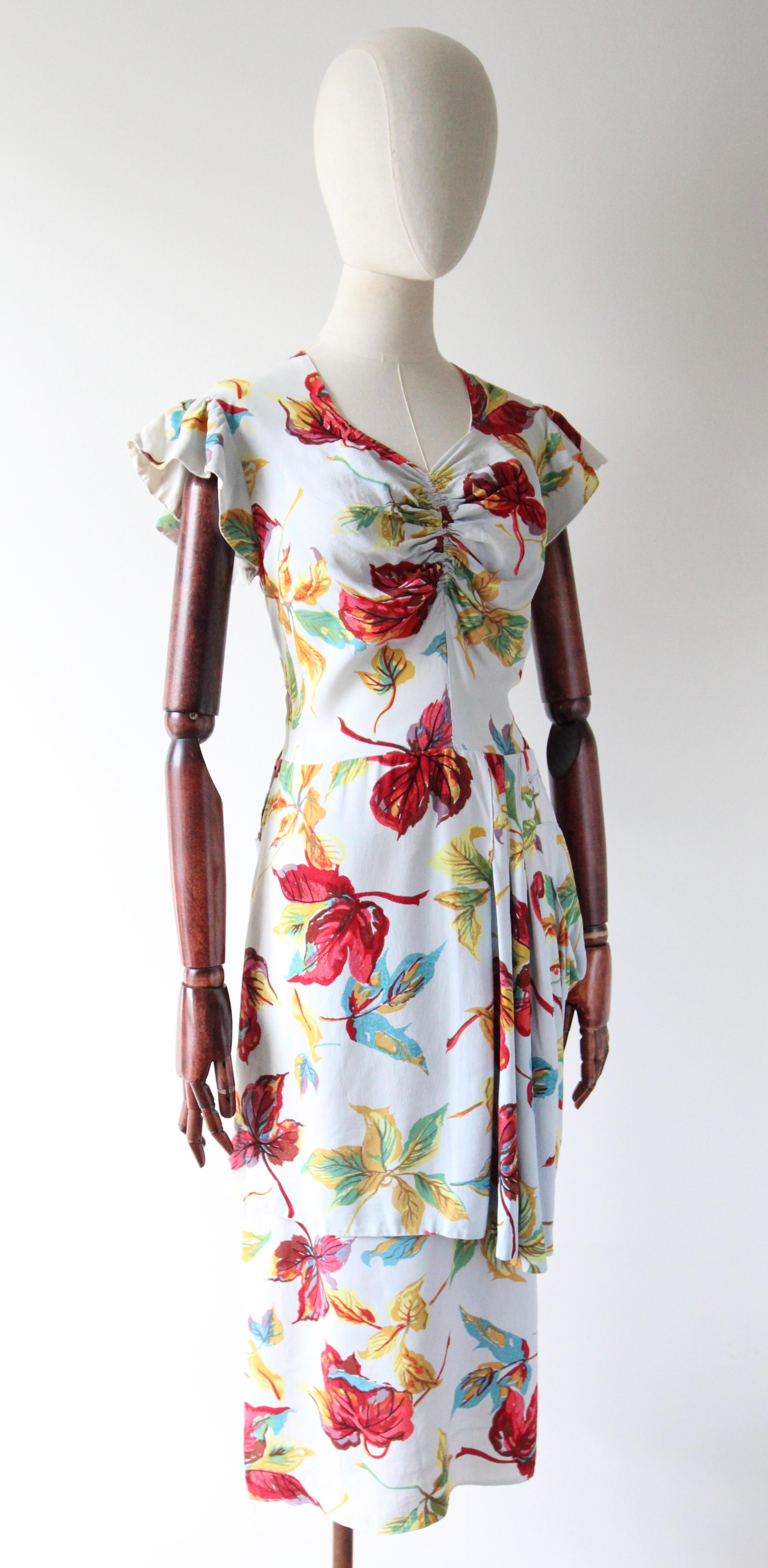 Vintage 1940's Autumn Leaf Print Crepe Silk Dress 1940's Silk Dress UK 12 US 8 In Good Condition In Cheltenham, GB