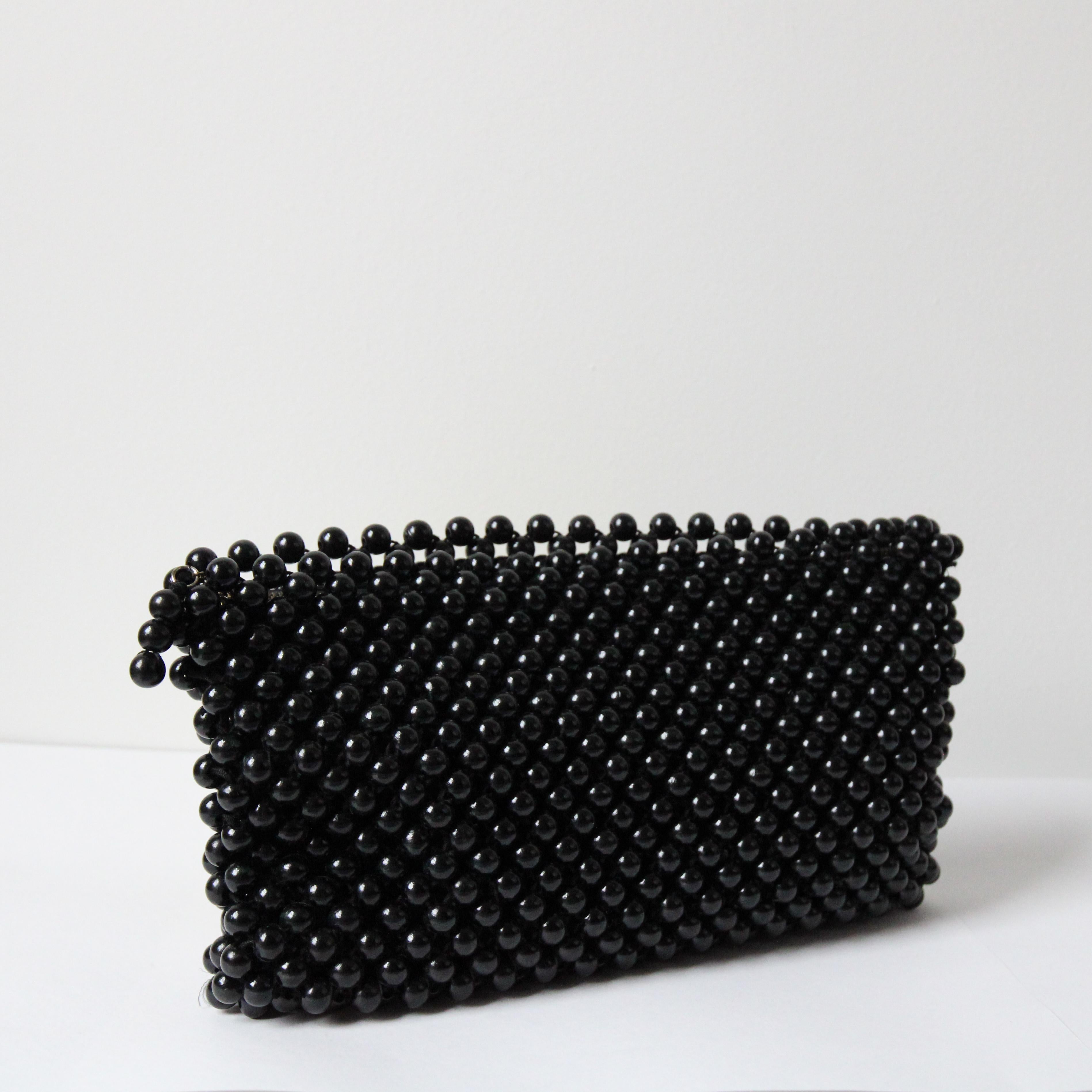 Vintage 1940's black beaded clutch bag original 1940's black wooden beaded bag In Good Condition For Sale In Cheltenham, GB