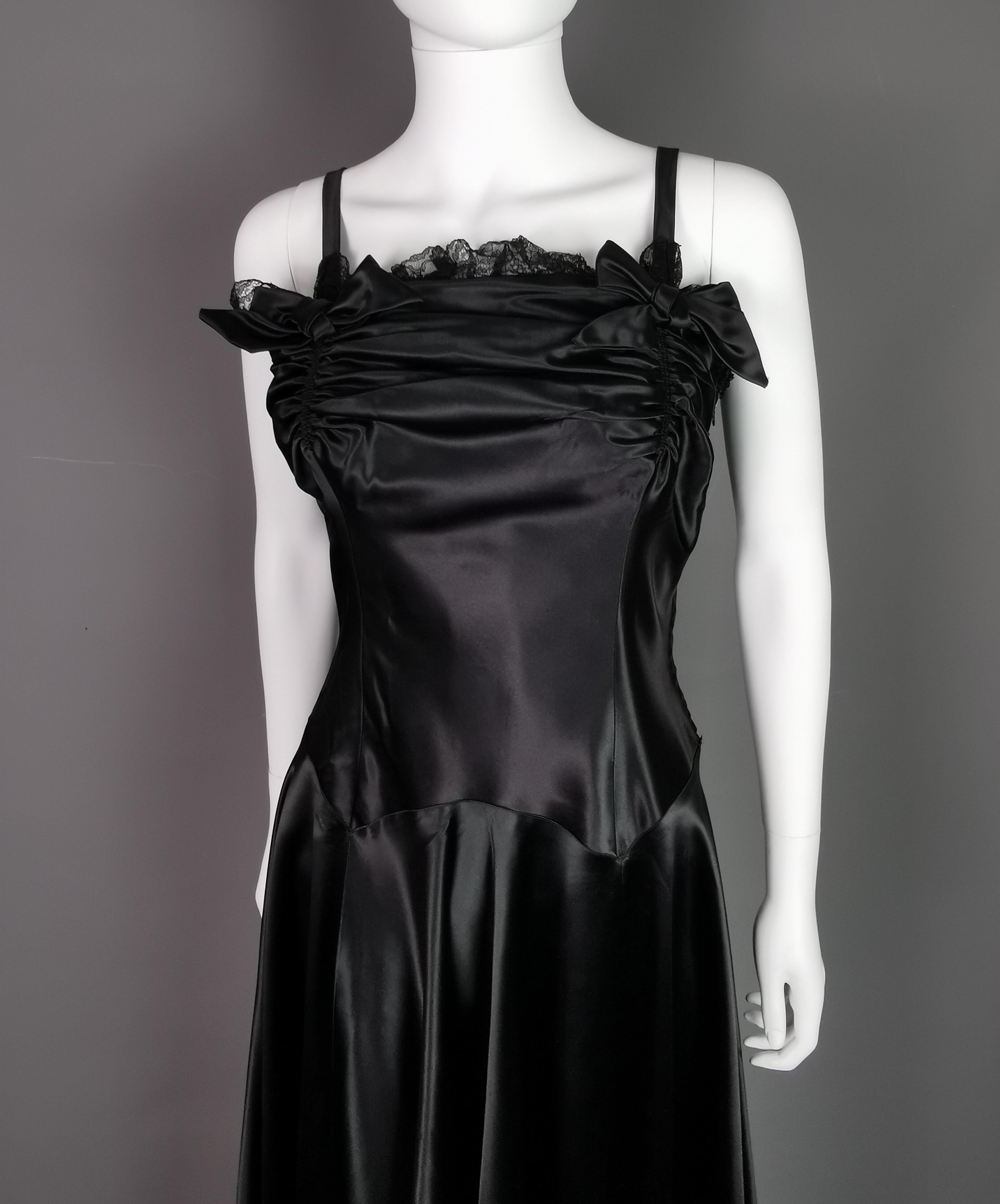 Noir Vintage 1940s Black liquid satin bombshell dress, Evening gown  en vente