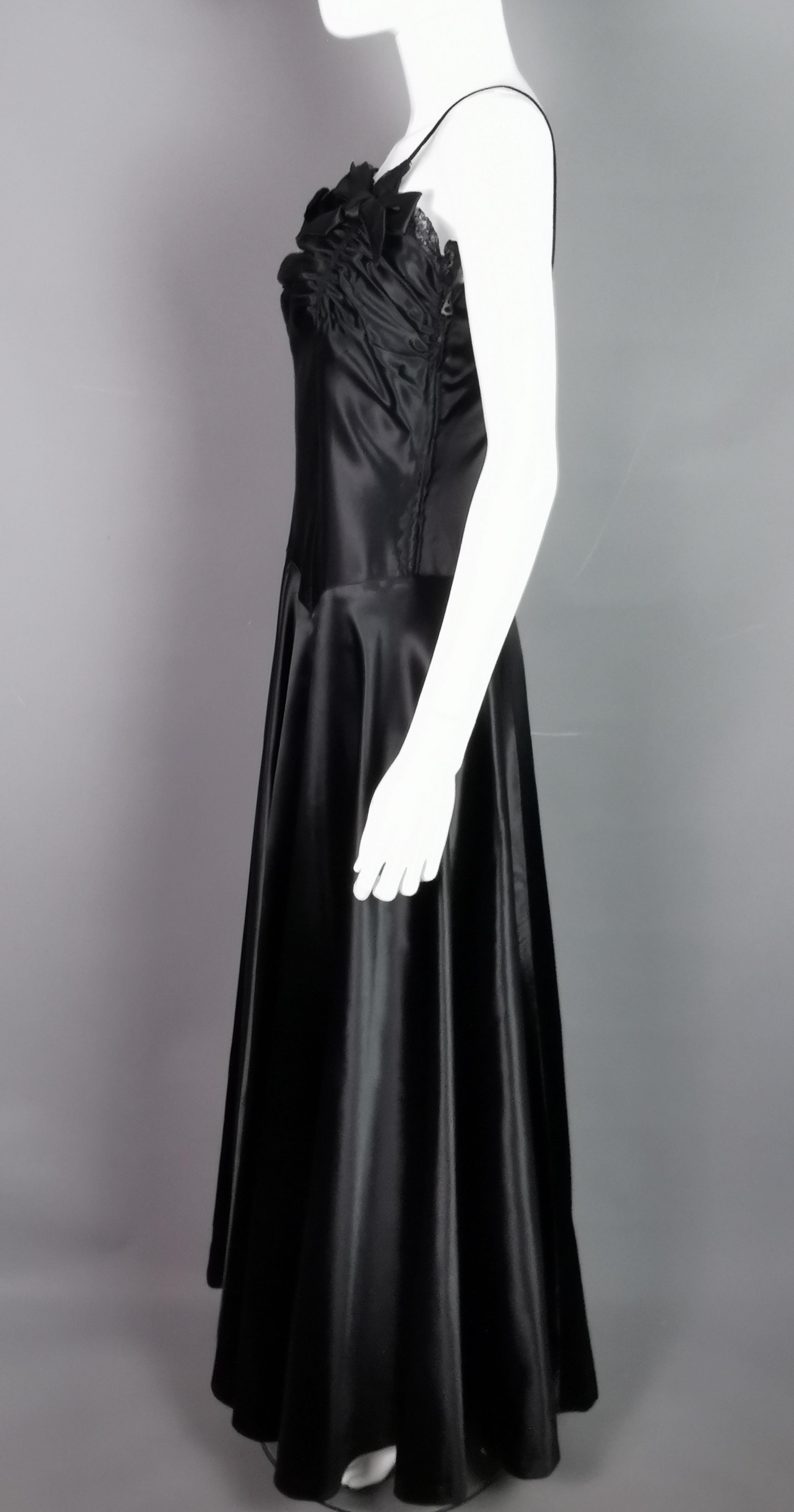 Vintage 1940s Black liquid satin bombshell dress, Evening gown  en vente 1