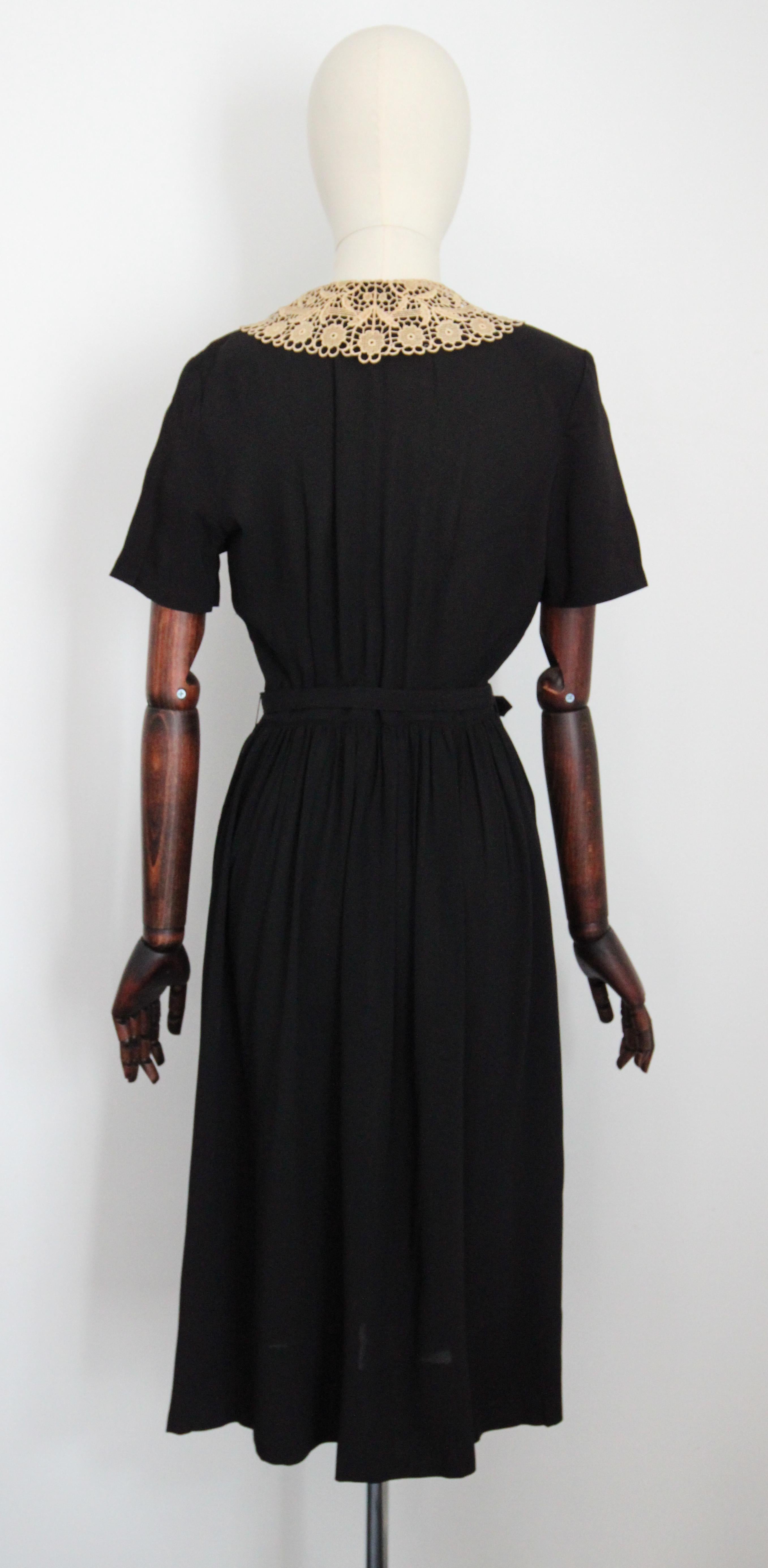 Vintage 1940's Black Silk Cream Collar Dress Button down Lace collar UK 8 US 4 For Sale 3