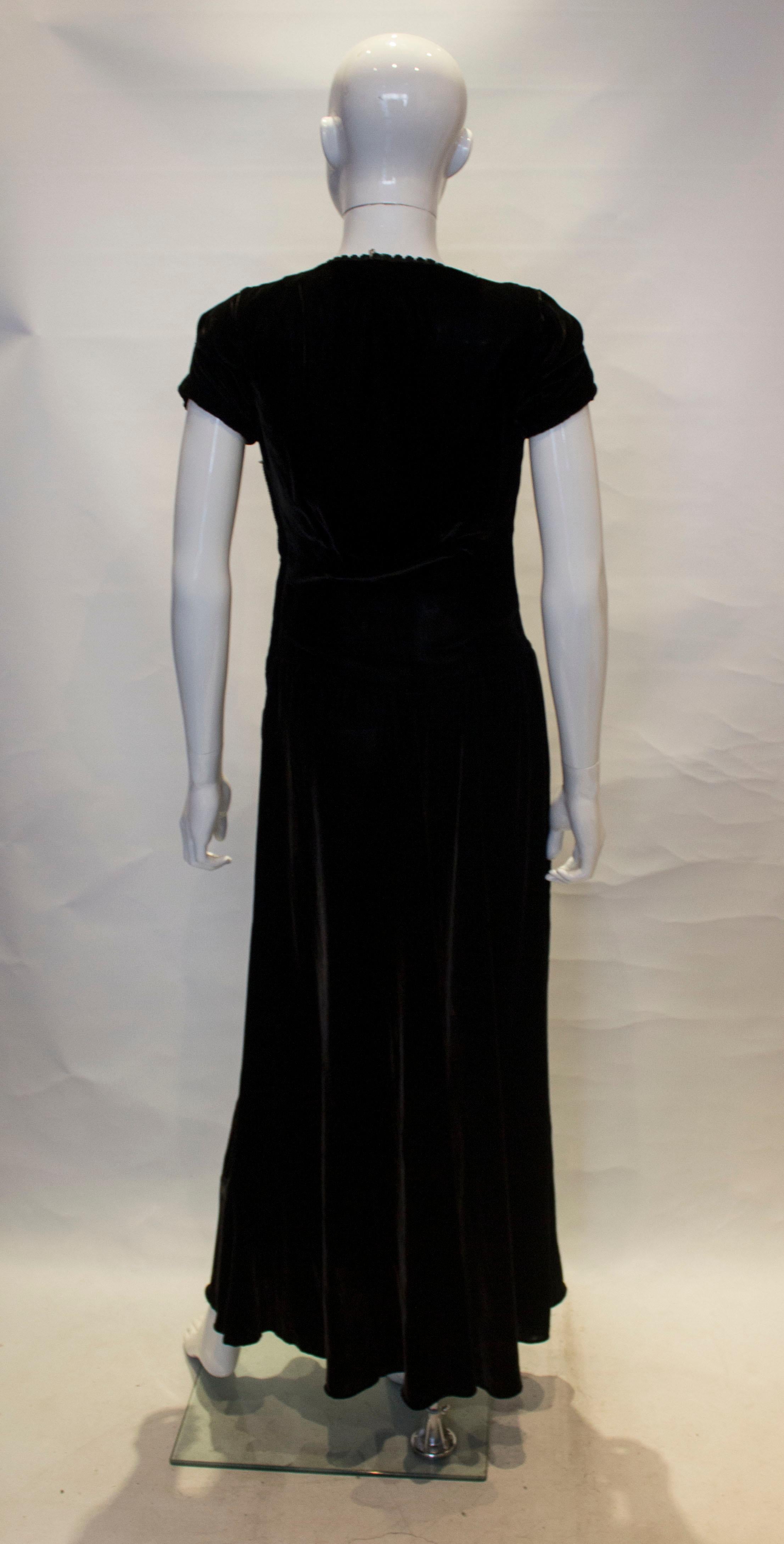 Vintage 1940s Black Velvet Dress In Good Condition For Sale In London, GB