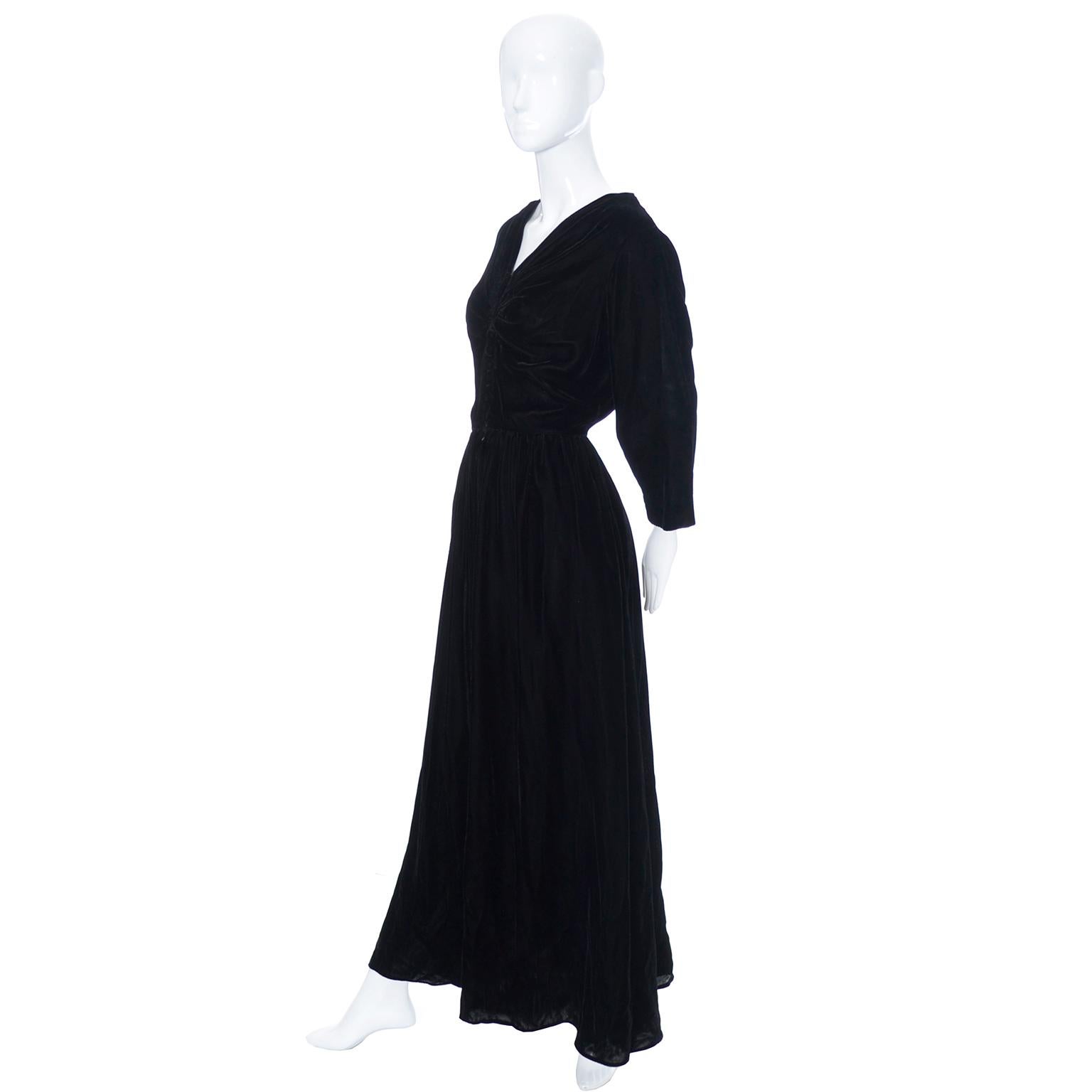 Vintage 1940s Schwarz Samt Abendkleid oder Hostess Kleid im Zustand „Gut“ im Angebot in Portland, OR