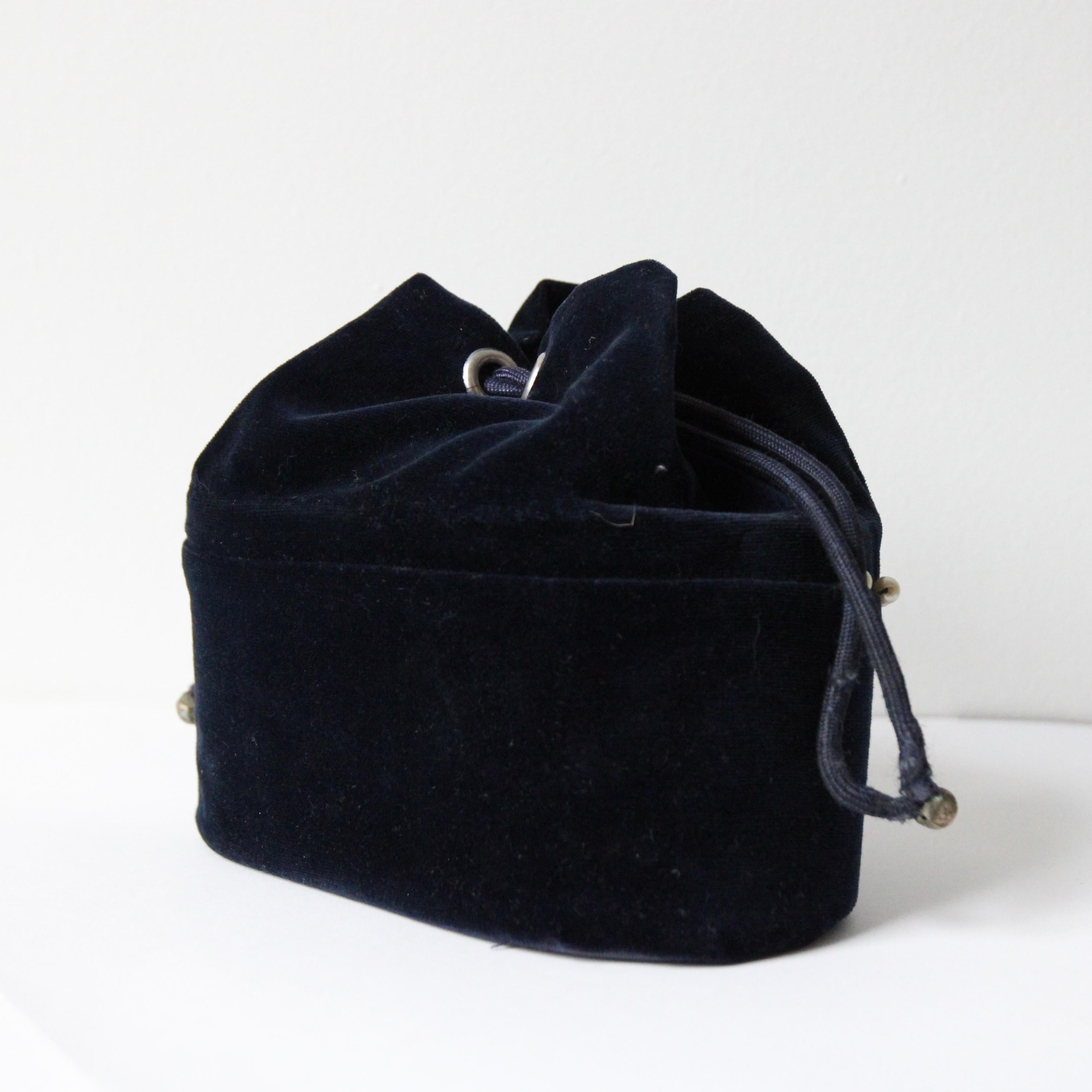 Vintage 1940's blue velvet and pearl pixie hat and matching bag set 1940s hat For Sale 5