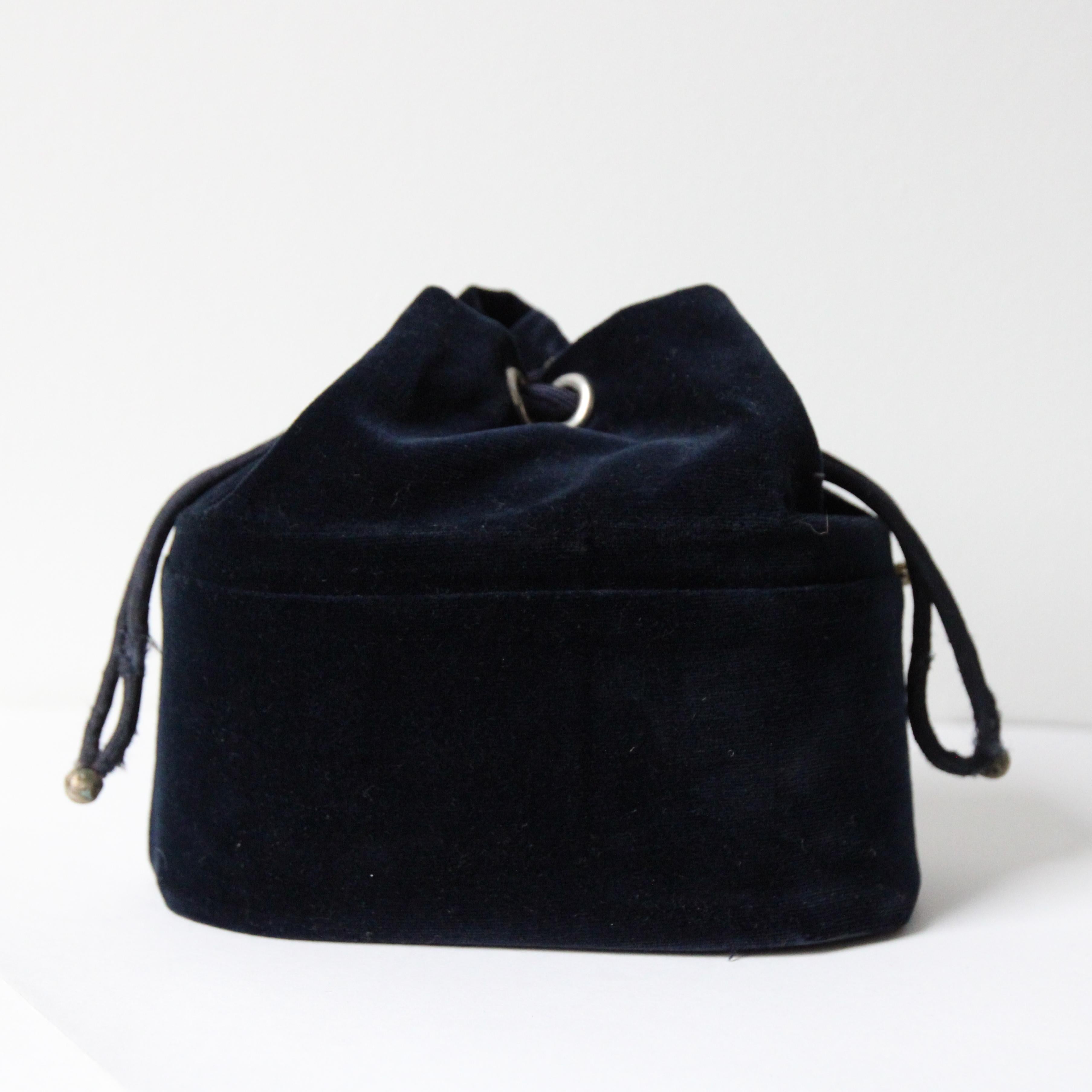 Vintage 1940's blue velvet and pearl pixie hat and matching bag set 1940s hat For Sale 6