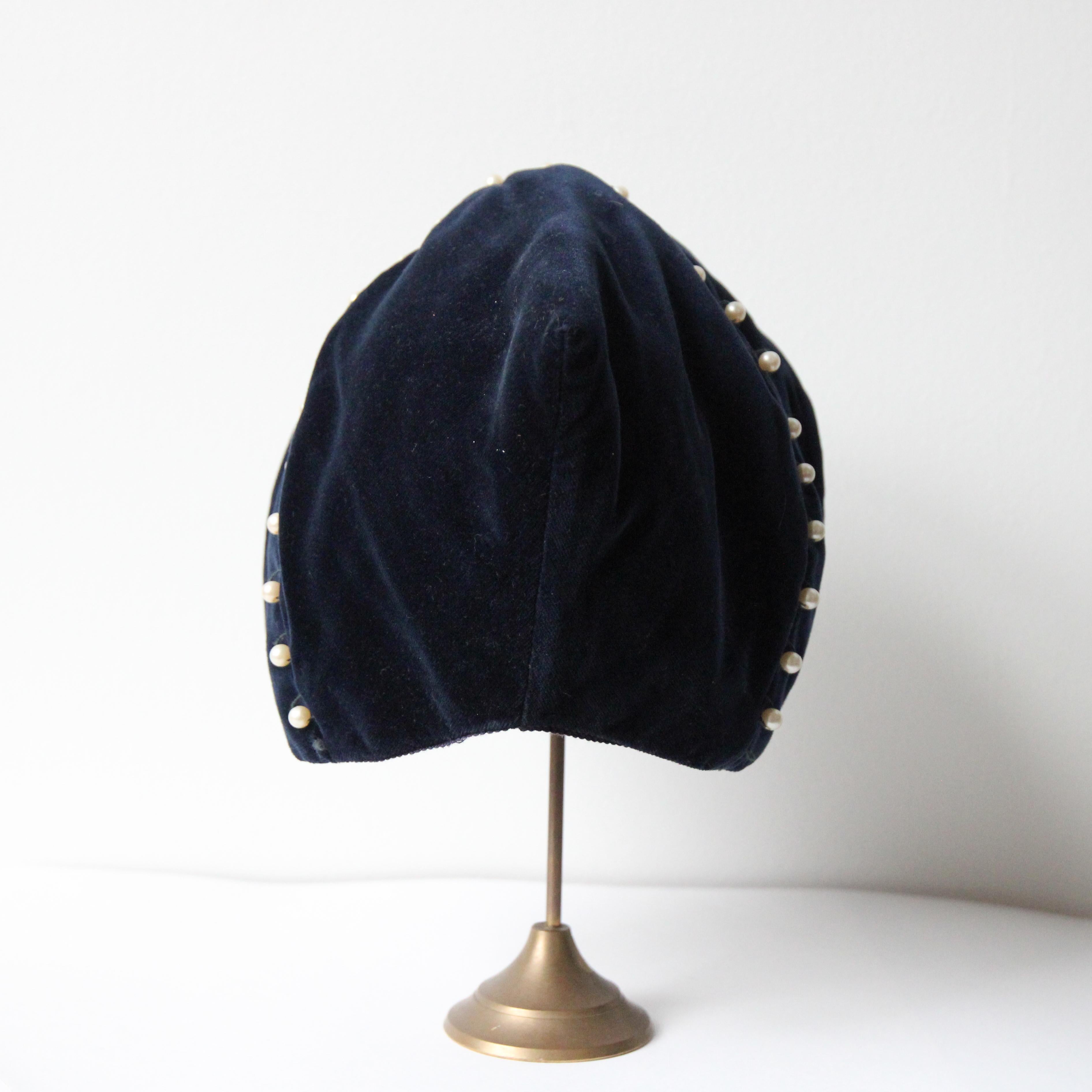 Women's Vintage 1940's blue velvet and pearl pixie hat and matching bag set 1940s hat For Sale
