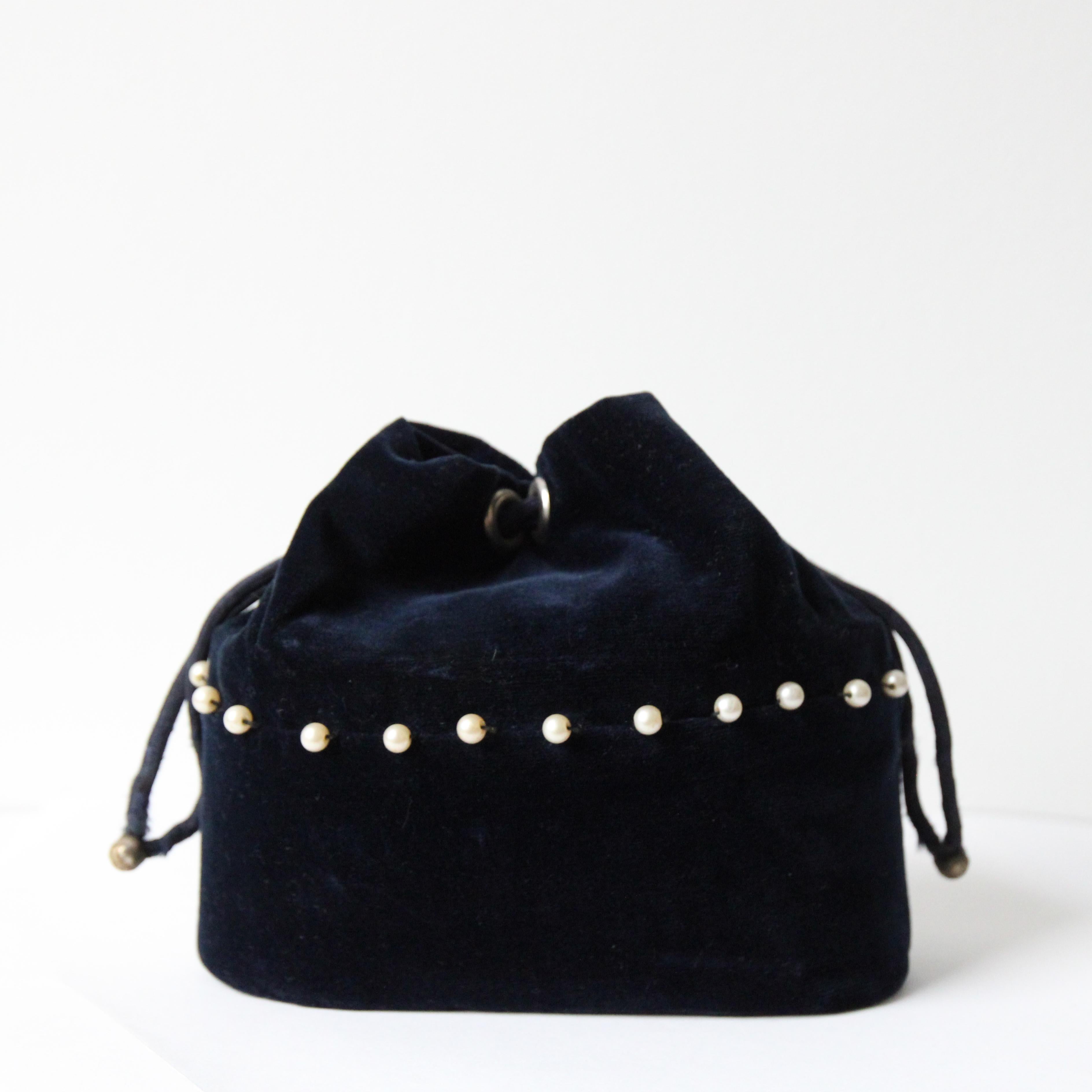 Vintage 1940's blue velvet and pearl pixie hat and matching bag set 1940s hat For Sale 3