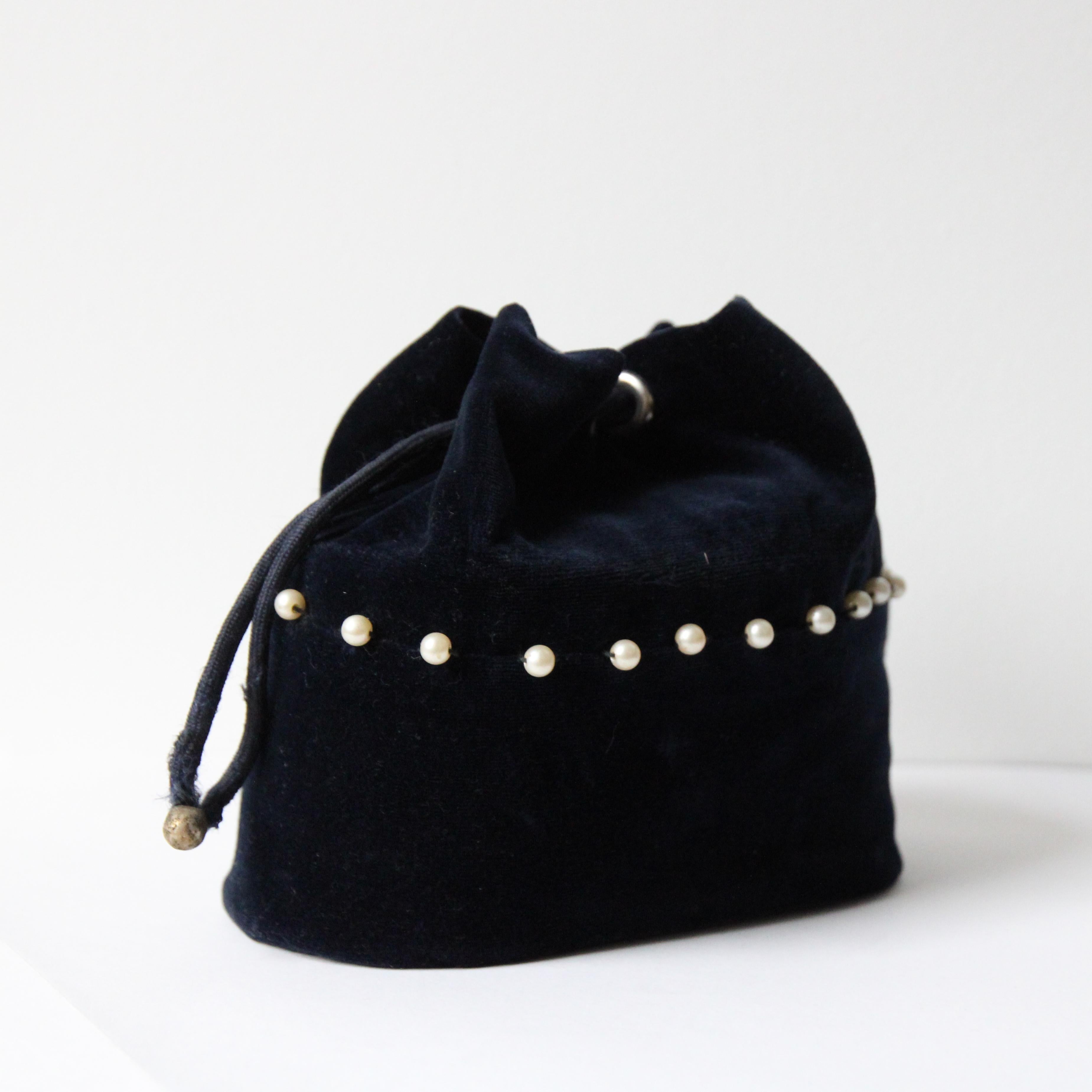 Vintage 1940's blue velvet and pearl pixie hat and matching bag set 1940s hat For Sale 4