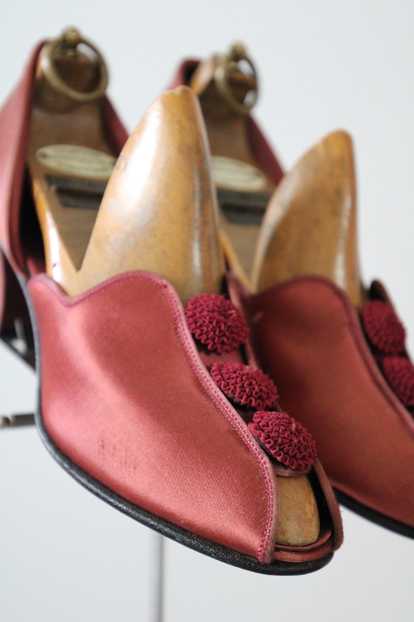 Vintage 1940's Blush Satin Boudoir Slippers 1940 Daniel Greene US 6 UK 4 en vente 7