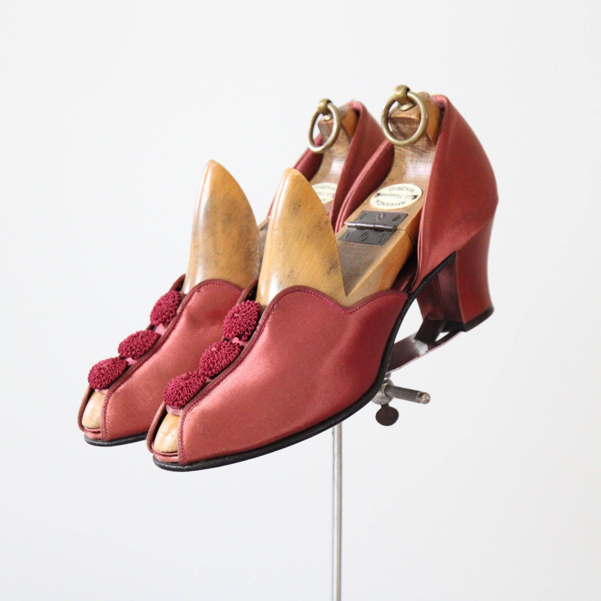 Vintage 1940's Blush Satin Boudoir Slippers 1940 Daniel Greene US 6 UK 4 en vente 1