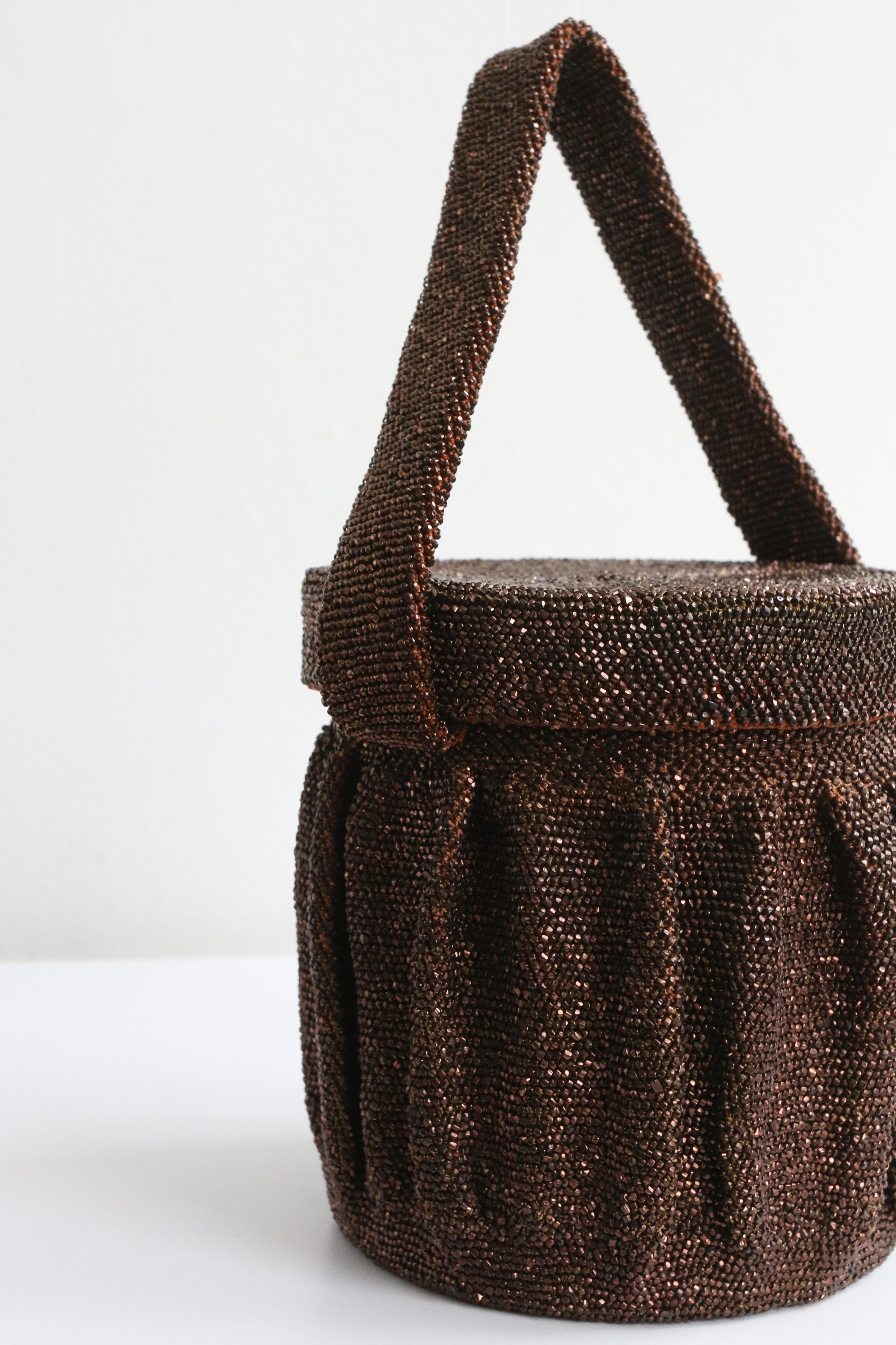 Vintage 1940's bronze beaded box bag evening bag original 1940s beaded wristlet In Good Condition For Sale In Cheltenham, GB