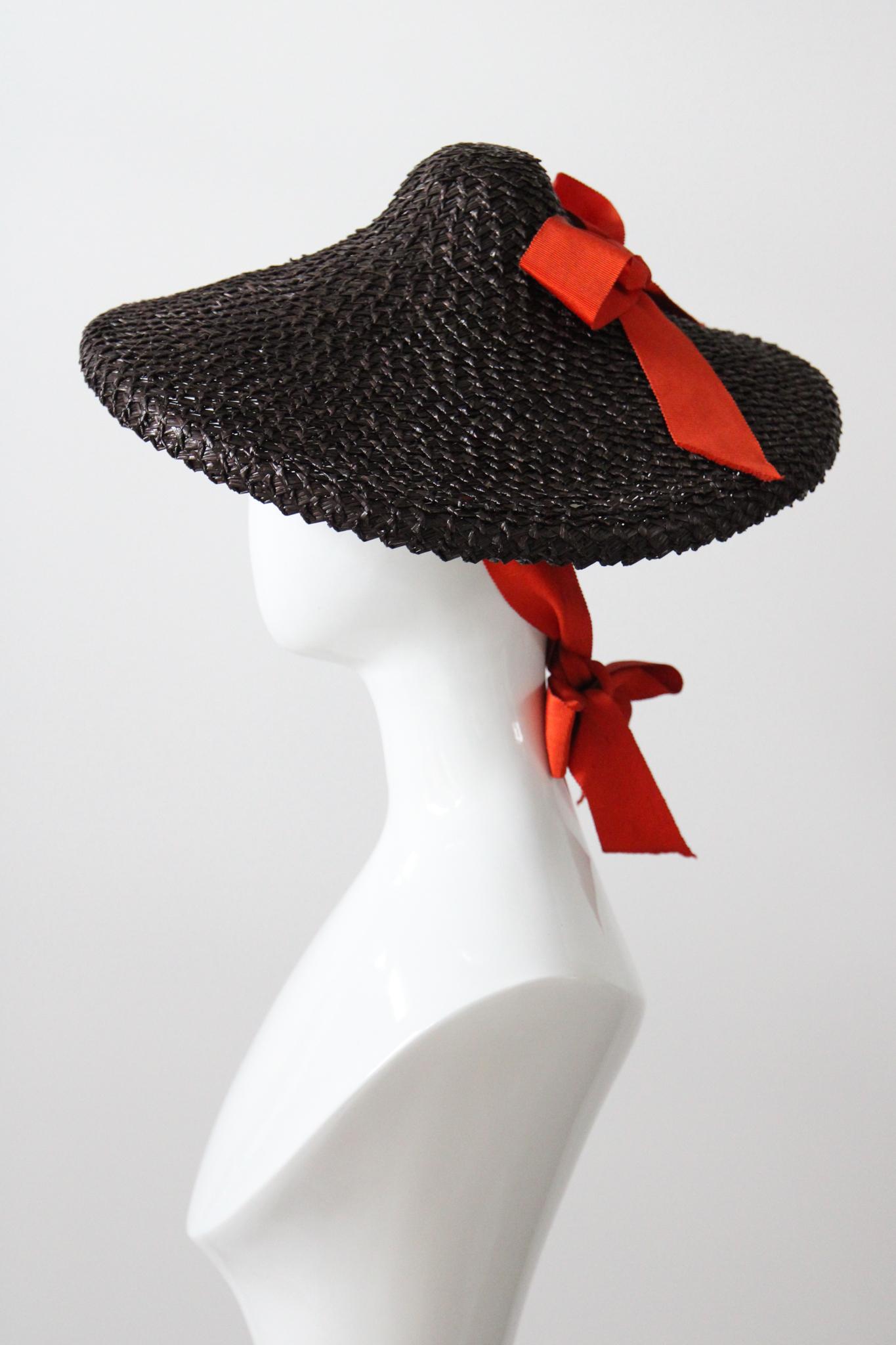 Vintage 1940 Sombrero de paja marrón de platillo 1940 Cinta naranja Percher Sombrero sombrero de inclinación Gris en venta