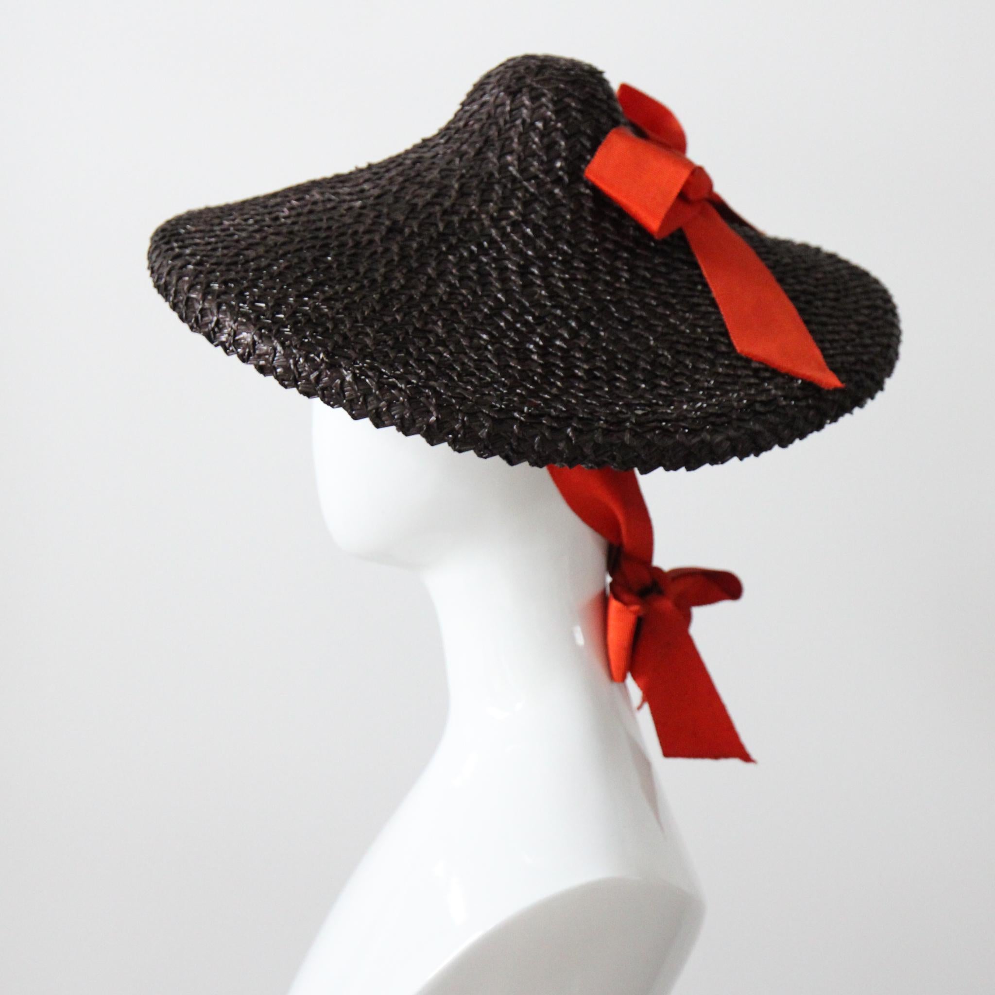 Vintage 1940 Sombrero de paja marr�ón de platillo 1940 Cinta naranja Percher Sombrero sombrero de inclinación en Bueno estado para la venta en Cheltenham, GB