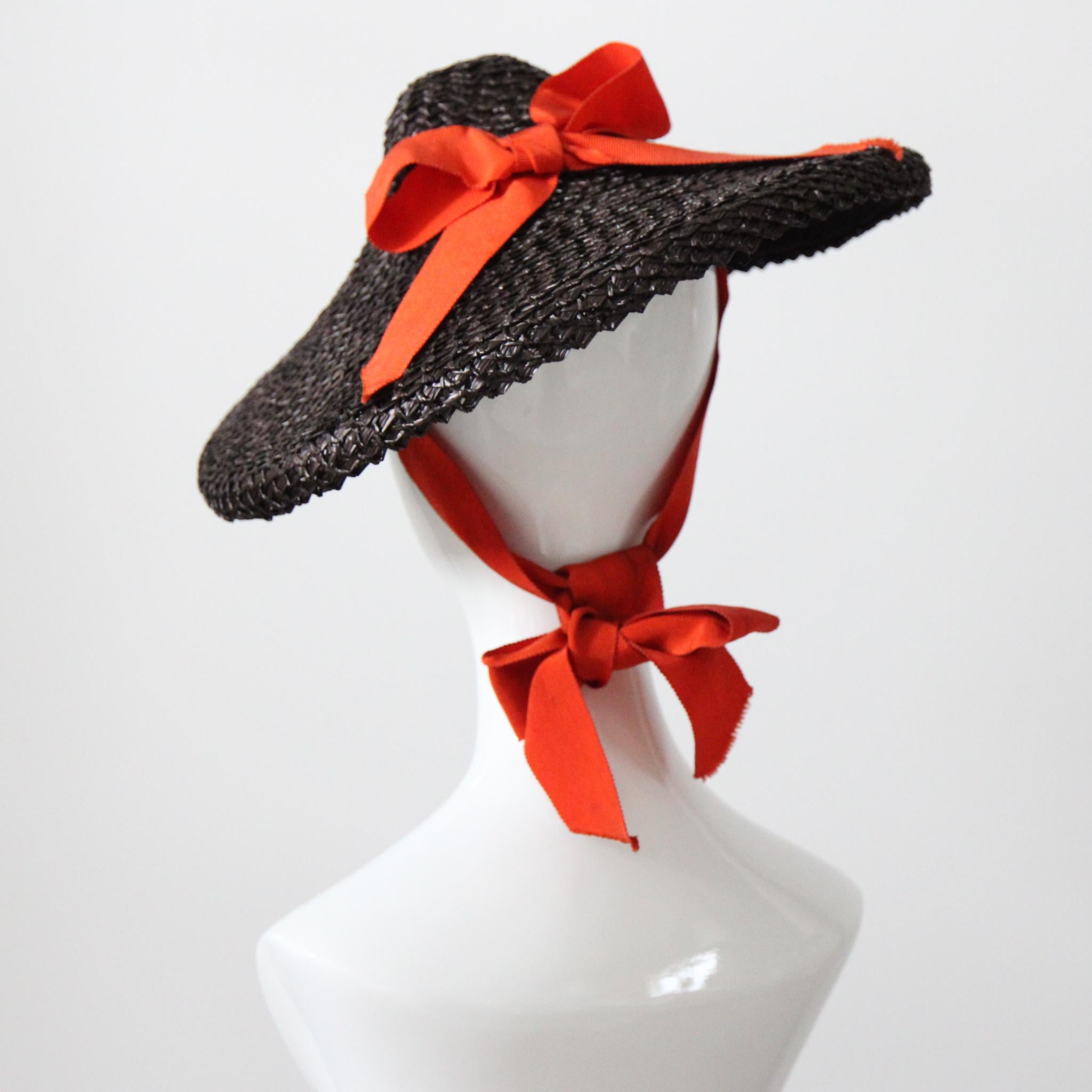 Vintage 1940 Sombrero de paja marrón de platillo 1940 Cinta naranja Percher Sombrero sombrero de inclinación en venta 1