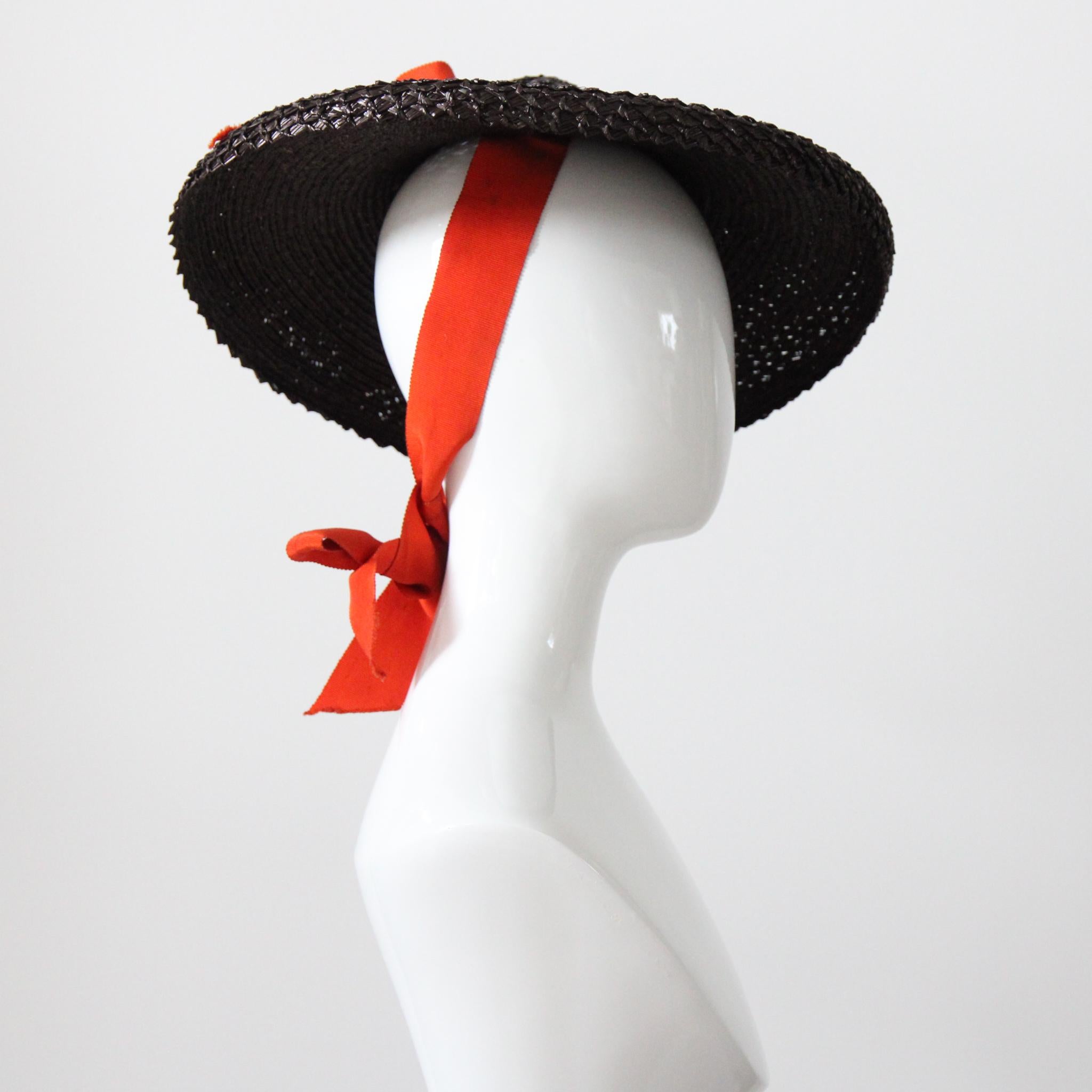 Vintage 1940 Sombrero de paja marrón de platillo 1940 Cinta naranja Percher Sombrero sombrero de inclinación en venta 4