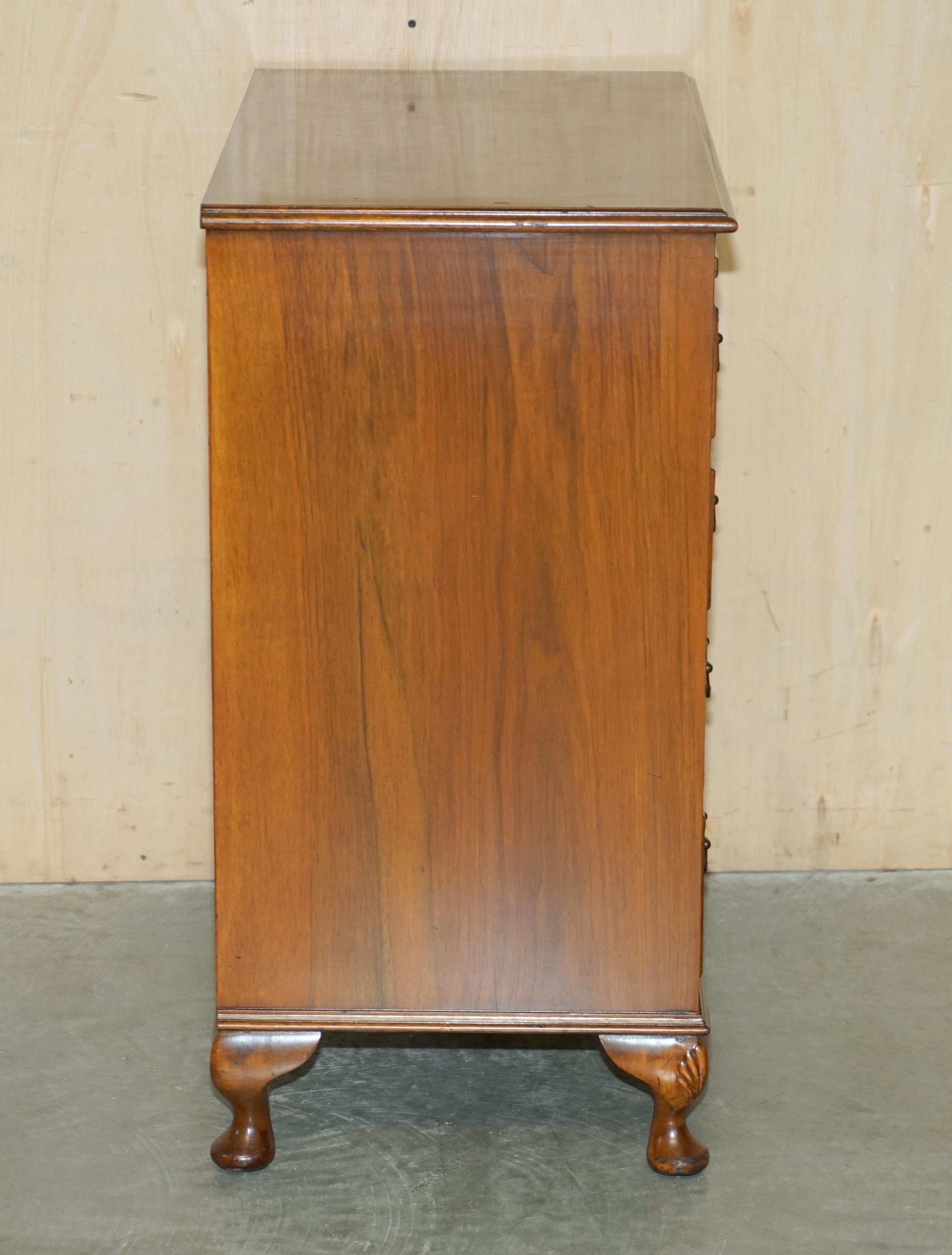 VINTAGE 1940's BURR WALNUT CHEST OF DRAWERS WITH BUTLERS SERVING TRAY TO THE TOP For Sale 6