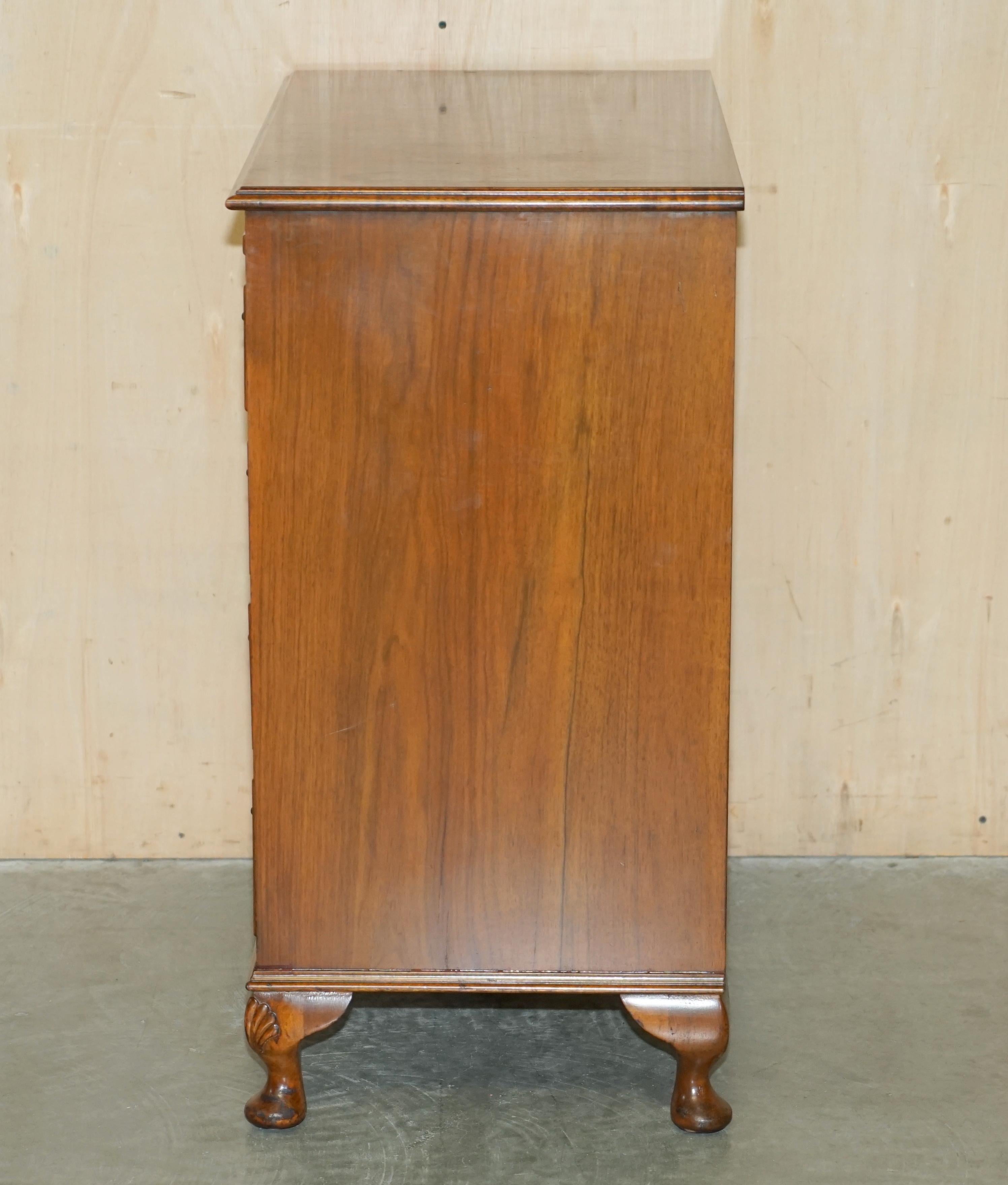 VINTAGE 1940er BURR WALNUT CHEST OF DRAWERS WITH BUTLERS SERVING TRAY TO THE TOP im Angebot 8