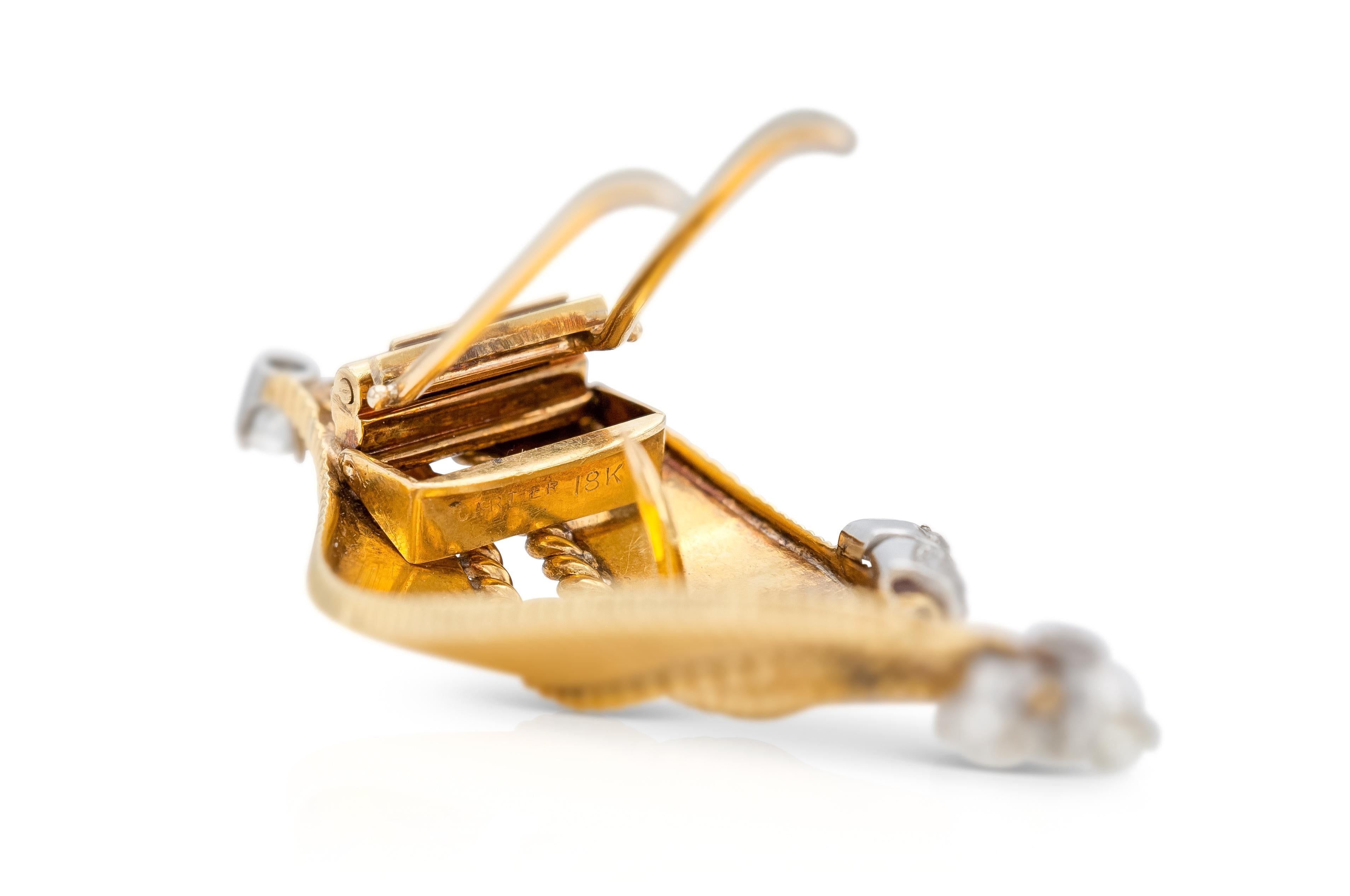 Vintage 1940s Cartier Retro Leaf Brooch with Diamonds In Good Condition For Sale In New York, NY
