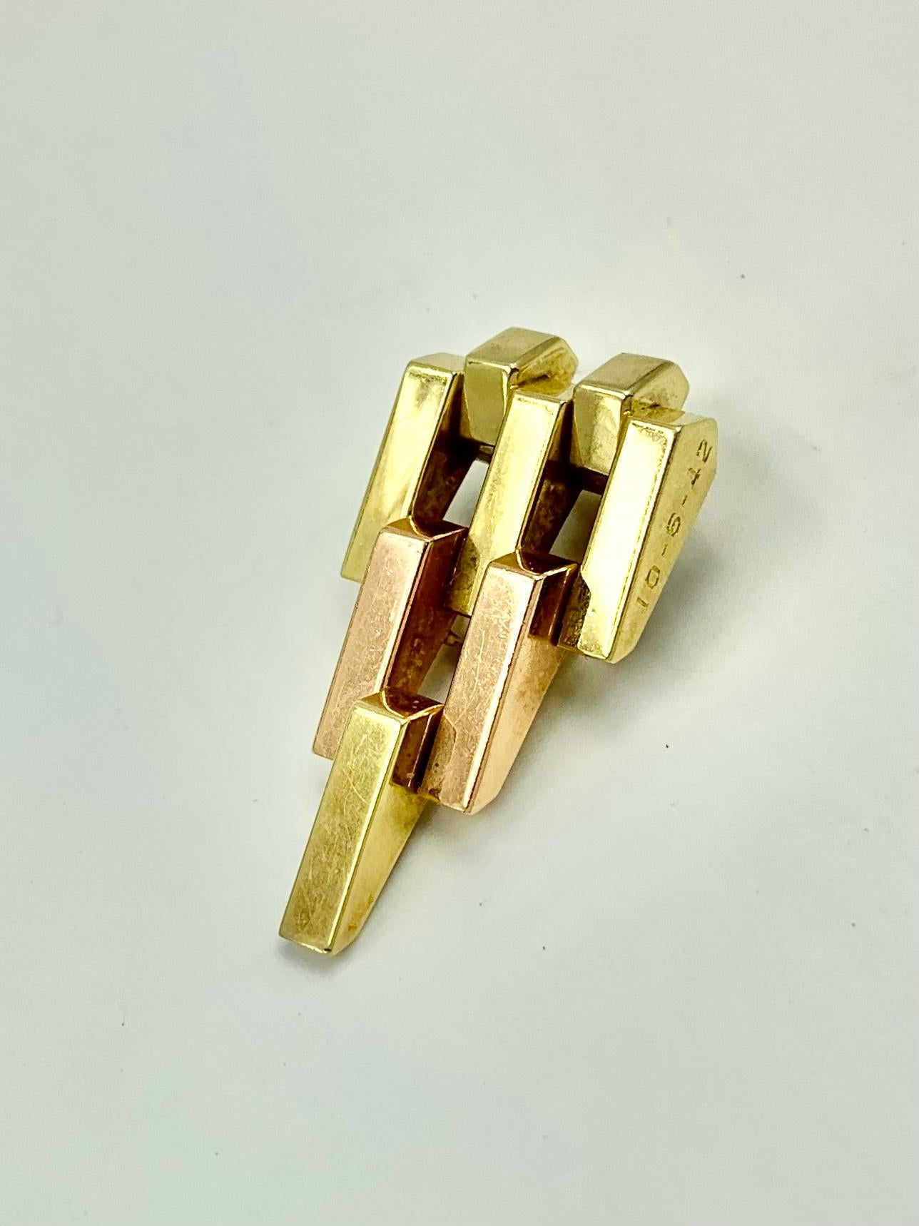 Vintage 1940's Cartier Yellow and Rose 14K Gold Bars Pyramid Pendant Clip Brooch In Good Condition For Sale In New York, NY