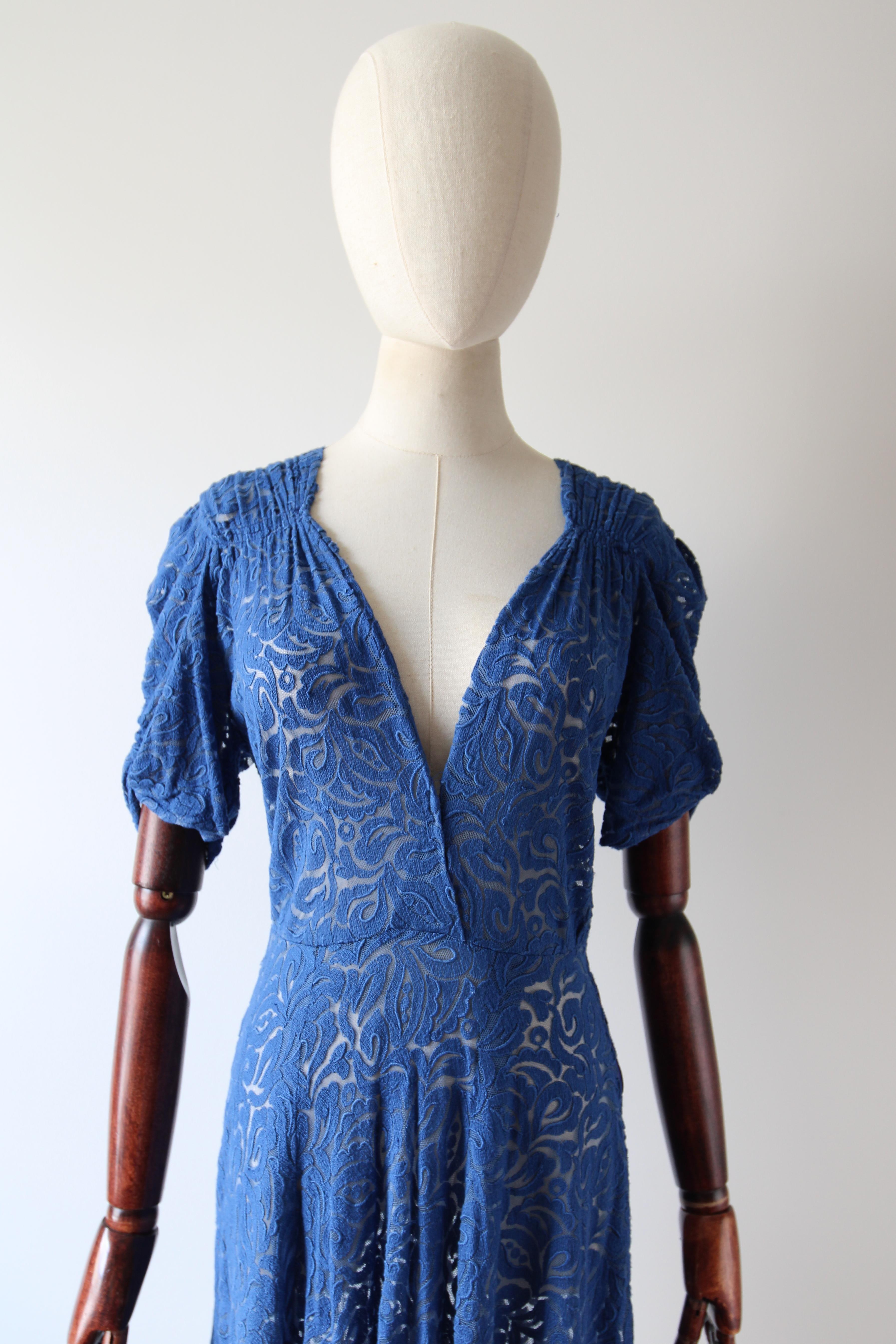 Vintage 1940's Cerulean Blue lace Dress 1940's tea dress day dress UK 10 US 6 In Good Condition In Cheltenham, GB