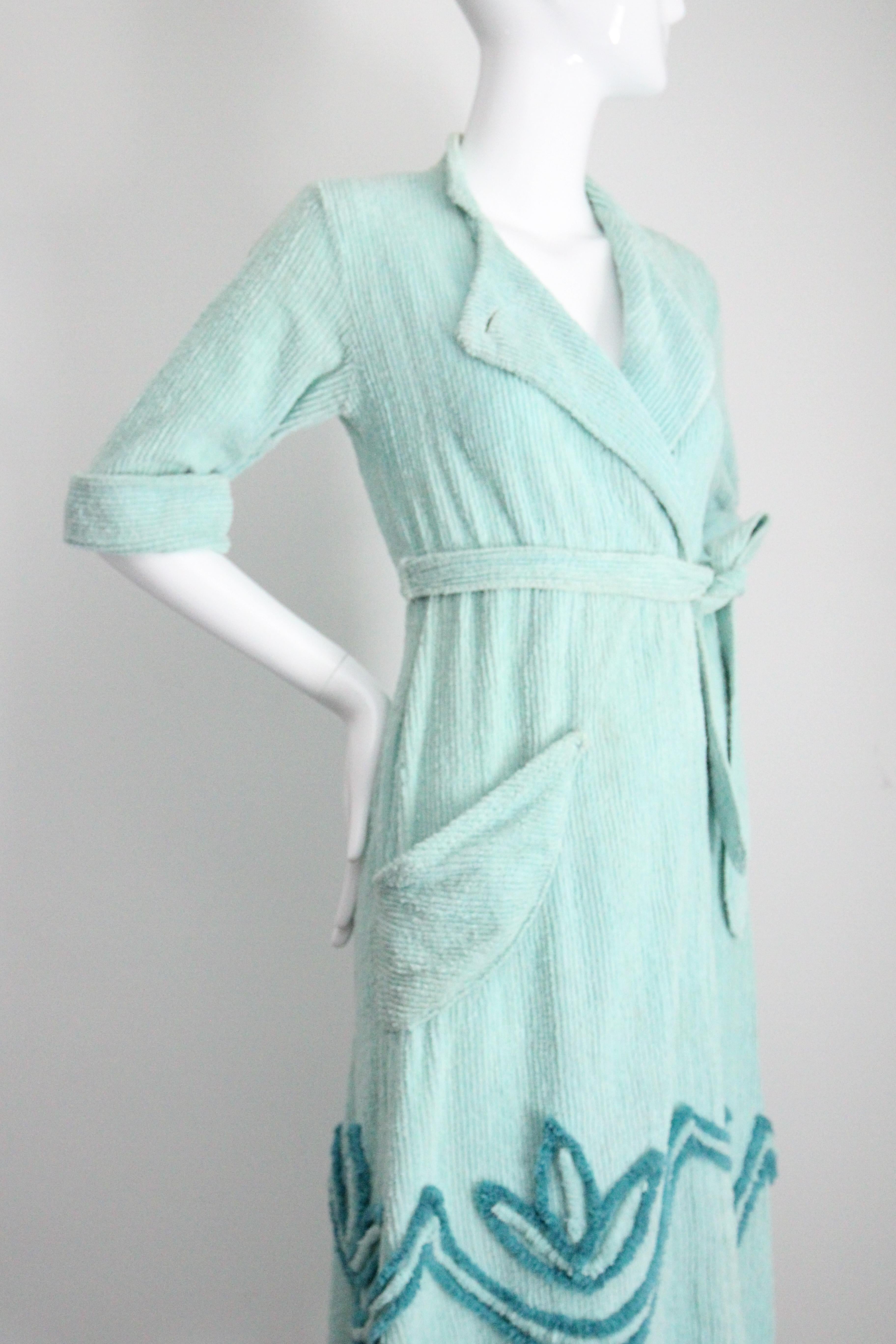 Women's Vintage 1940's Chenille Dressing Gown 1940s Blue Chenille Rove UK 10 US 6 For Sale