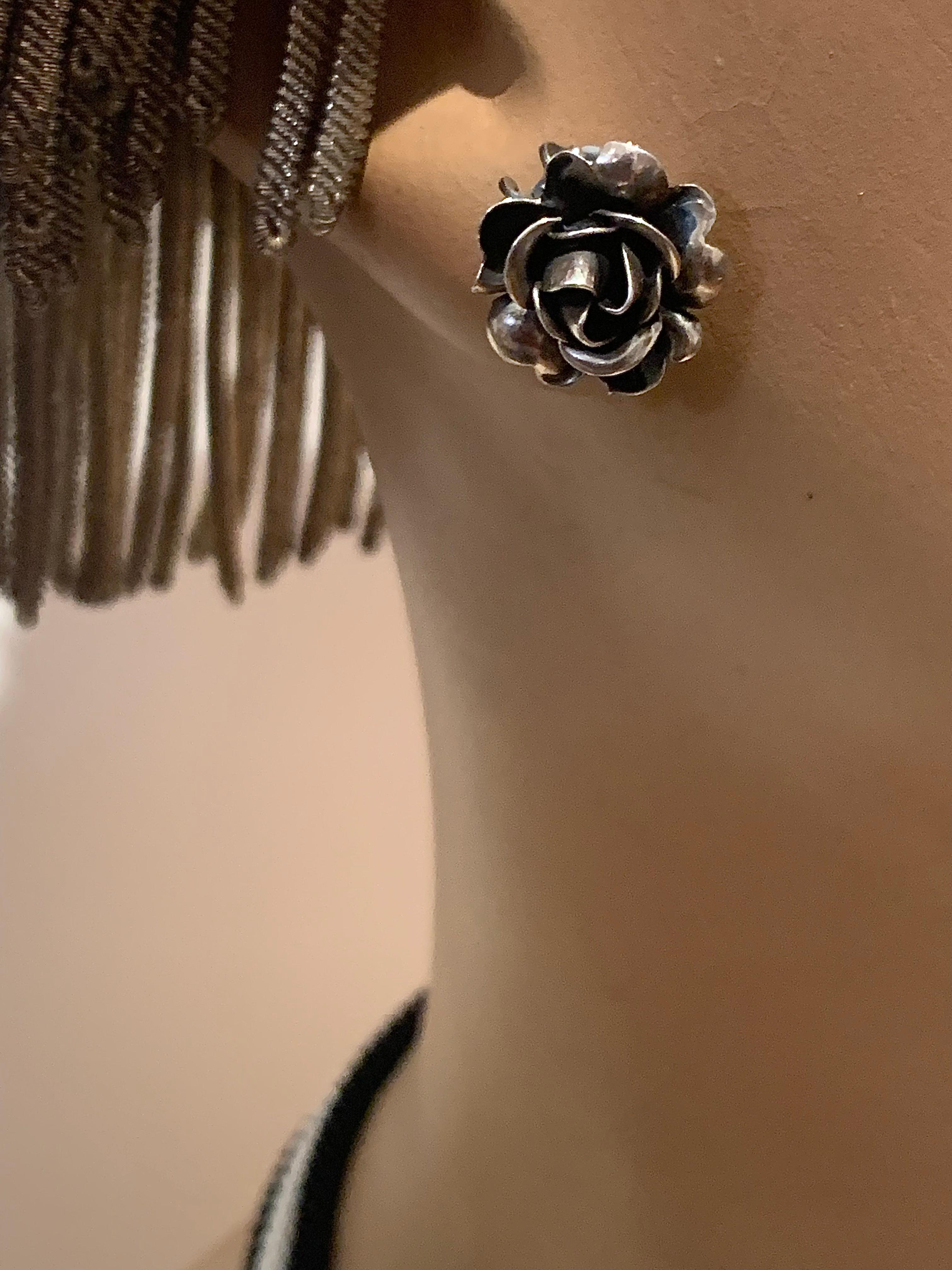 Vintage 1940 Pendientes de clip Rosas Flores 935 en Bueno estado para la venta en Munich, Bavaria