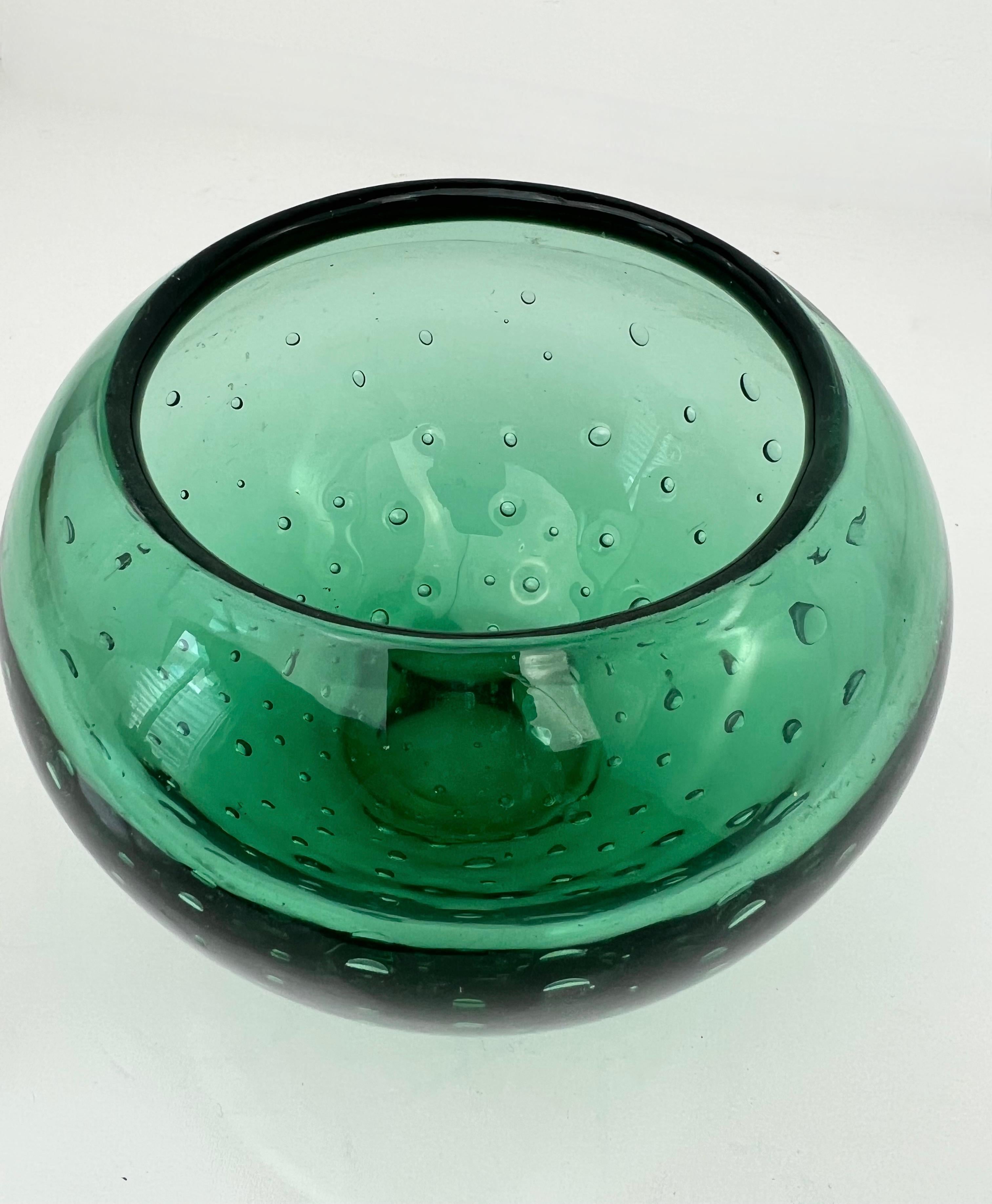 Vintage 1940s Controlled Bubble Glass Bowl Vase by Carl Erickson Kelly Green In Good Condition For Sale In Draper, UT