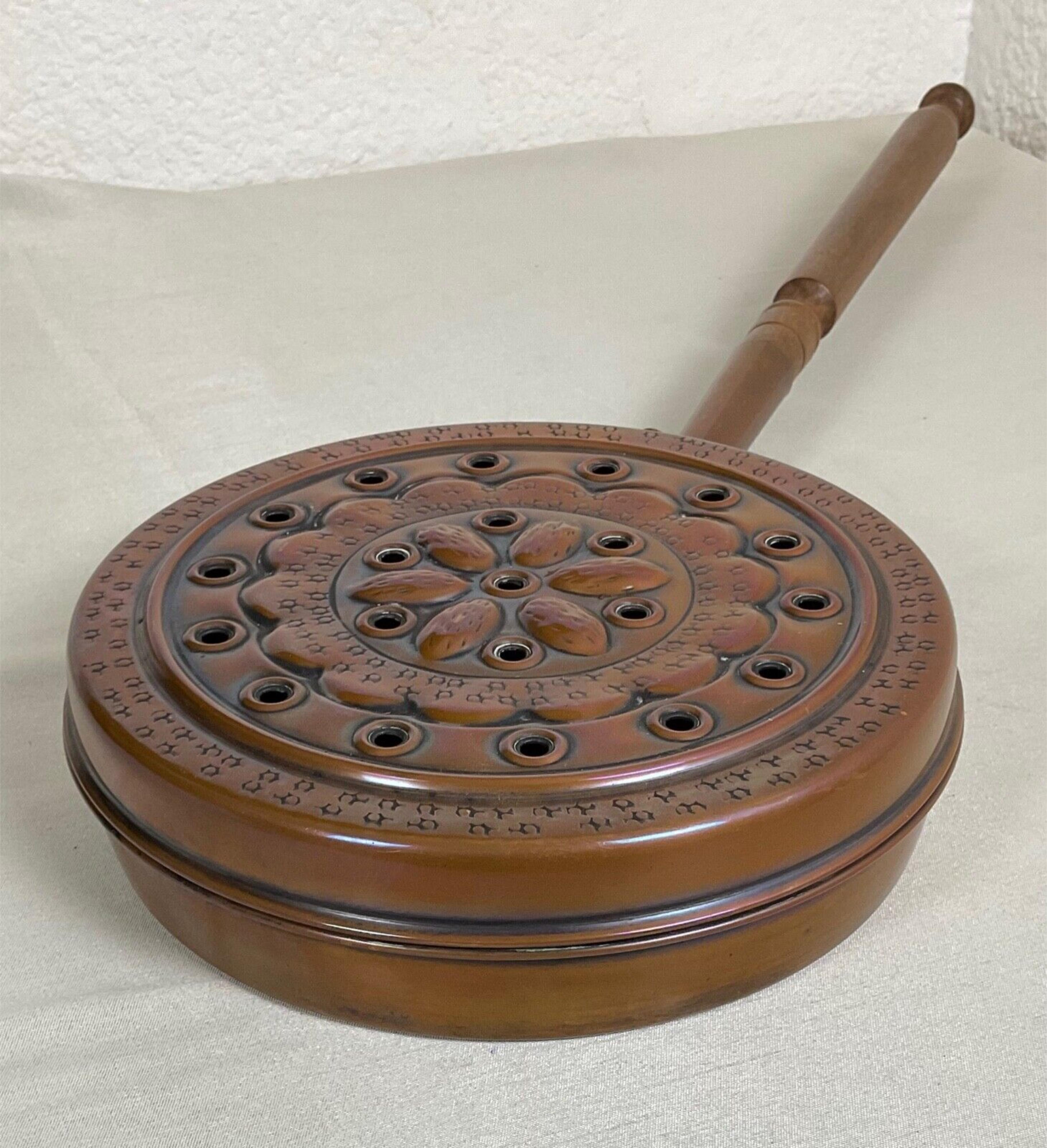 Mid-20th Century Vintage 1940s Copper Bed Warmer by Villedieu, France - 2Y542 For Sale