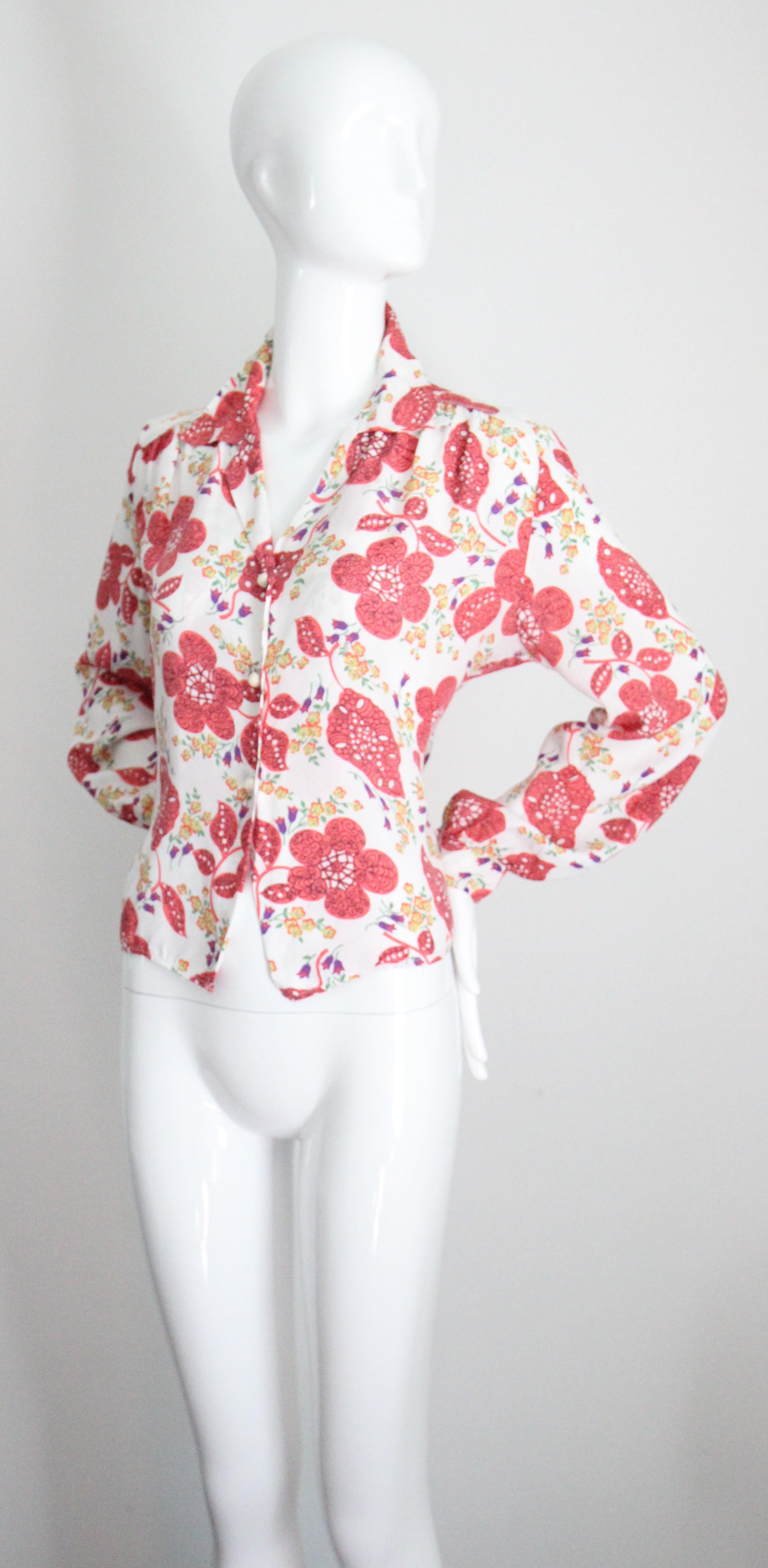 Vintage 1940er Koralle geblümte Bluse 1940er Jahre Blumenhemd UK 12-14 US 8-10 im Angebot 2