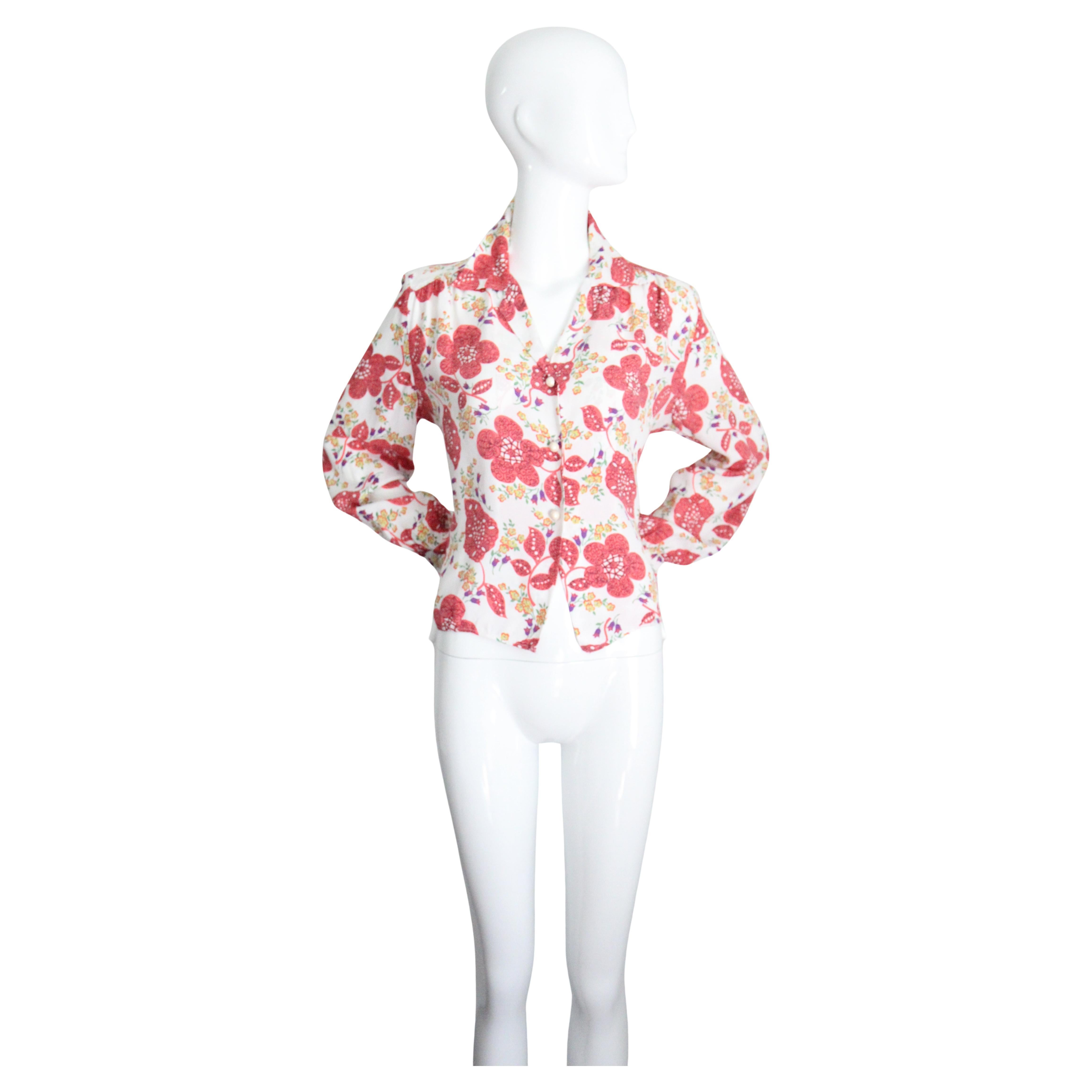 Vintage 1940er Koralle geblümte Bluse 1940er Jahre Blumenhemd UK 12-14 US 8-10 im Angebot