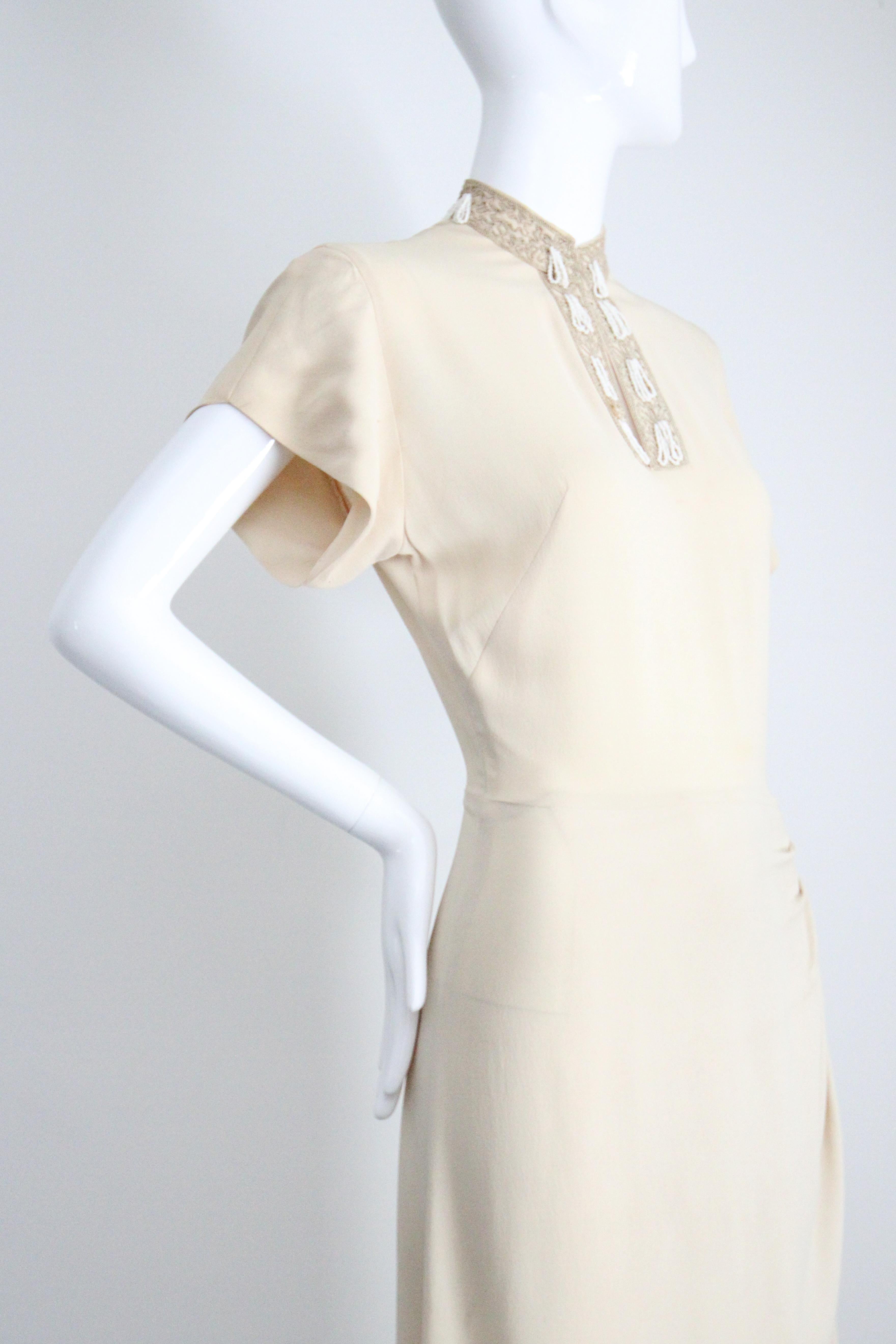 Vintage 1940s Cream Crepe Silk Dress 1940 Beaded Mandarin Collar Dress UK 8 US 4 In Good Condition For Sale In Cheltenham, GB