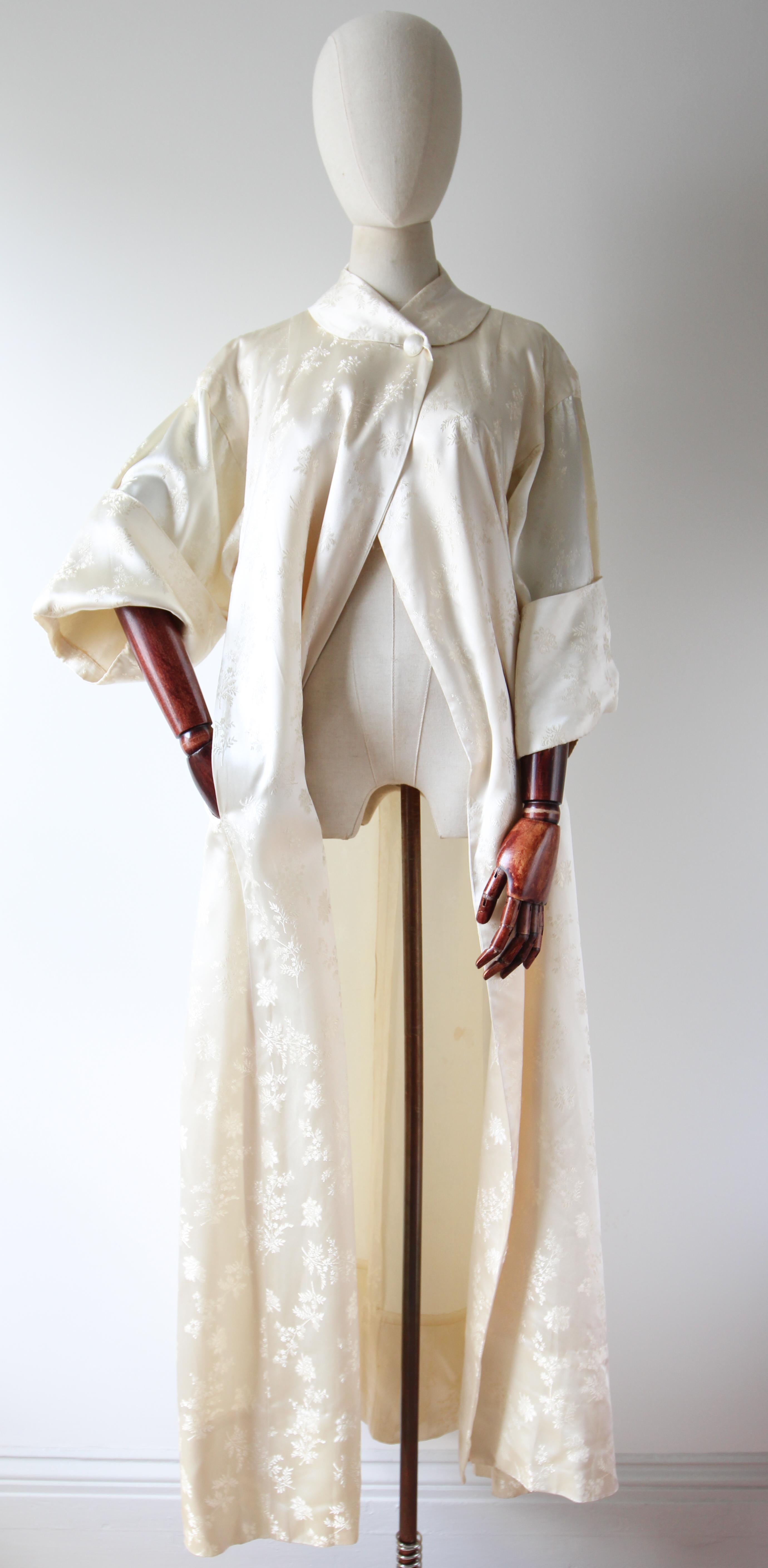 Vintage 1940's Cream Satin Brocade Evening Coat Opera Coat UK 10-14 US 6-10 For Sale 5