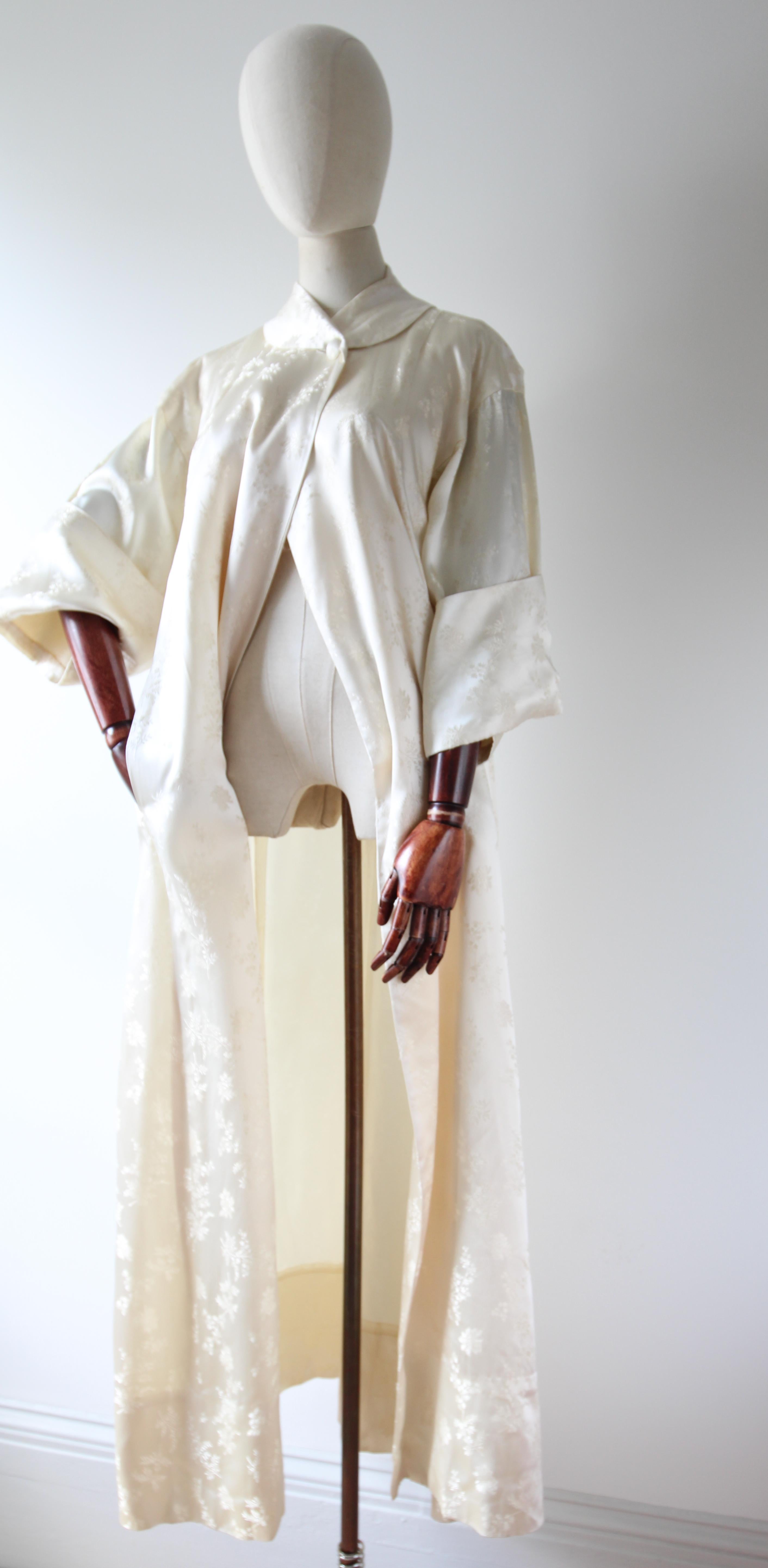 Vintage 1940's Cream Satin Brocade Evening Coat Opera Coat UK 10-14 US 6-10 For Sale 6