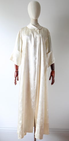 Vintage 1940's Cream Satin Brocade Evening Coat Opera Coat UK 10-14 US 6-10