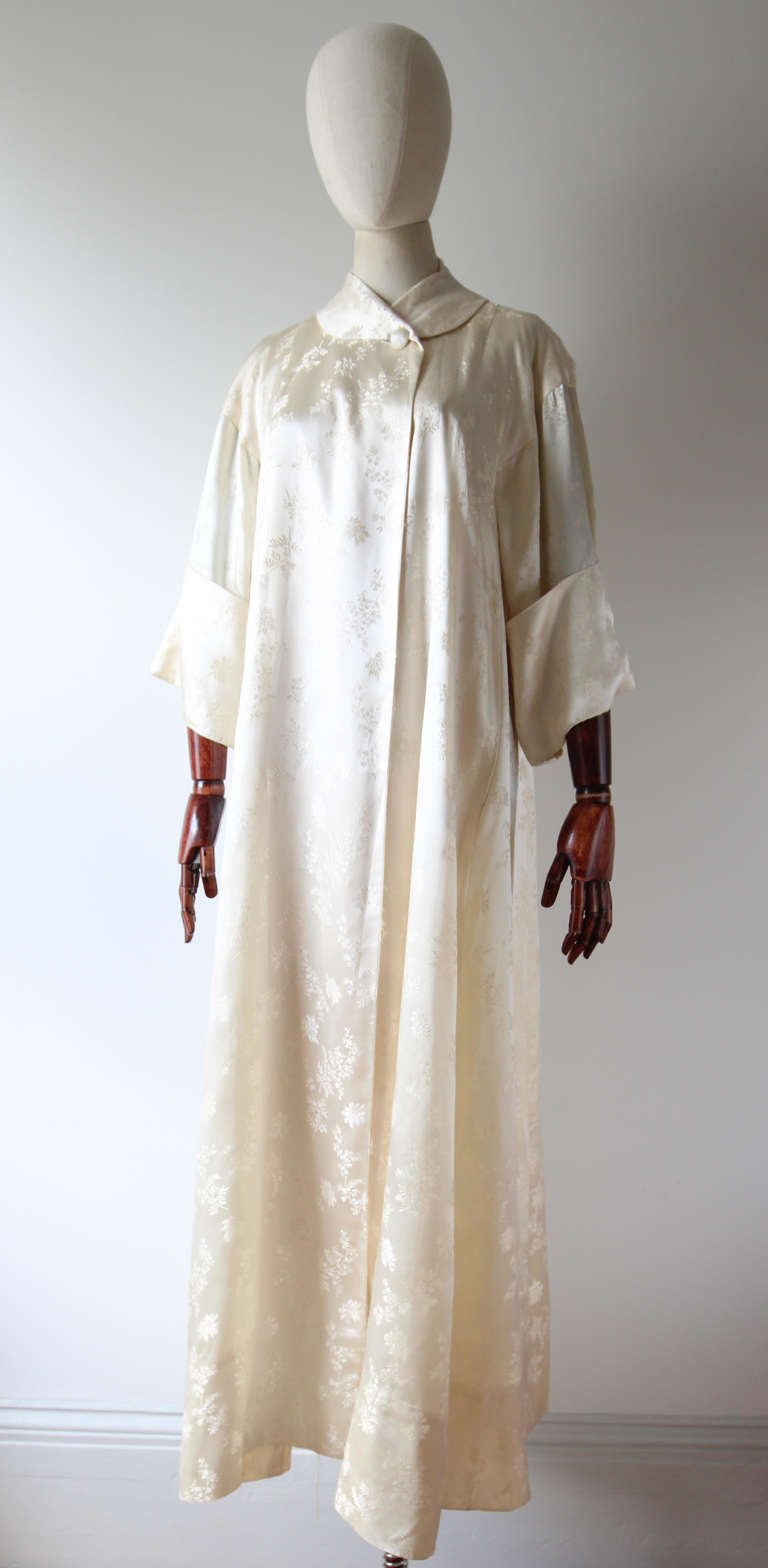 Vintage 1940's Cream Satin Brocade Evening Coat Opera Coat UK 10-14 US 6-10 For Sale 2